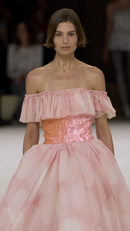 Chanel Haute Couture Spring 2024: балетні мотиви, ґудзики та фірмовий твід 