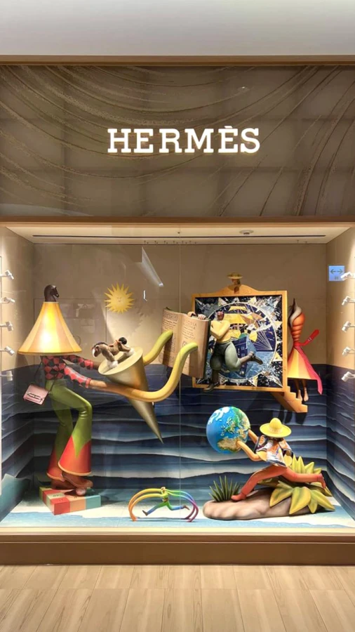 Український художник Waone оформив вітрину бутика Hermès