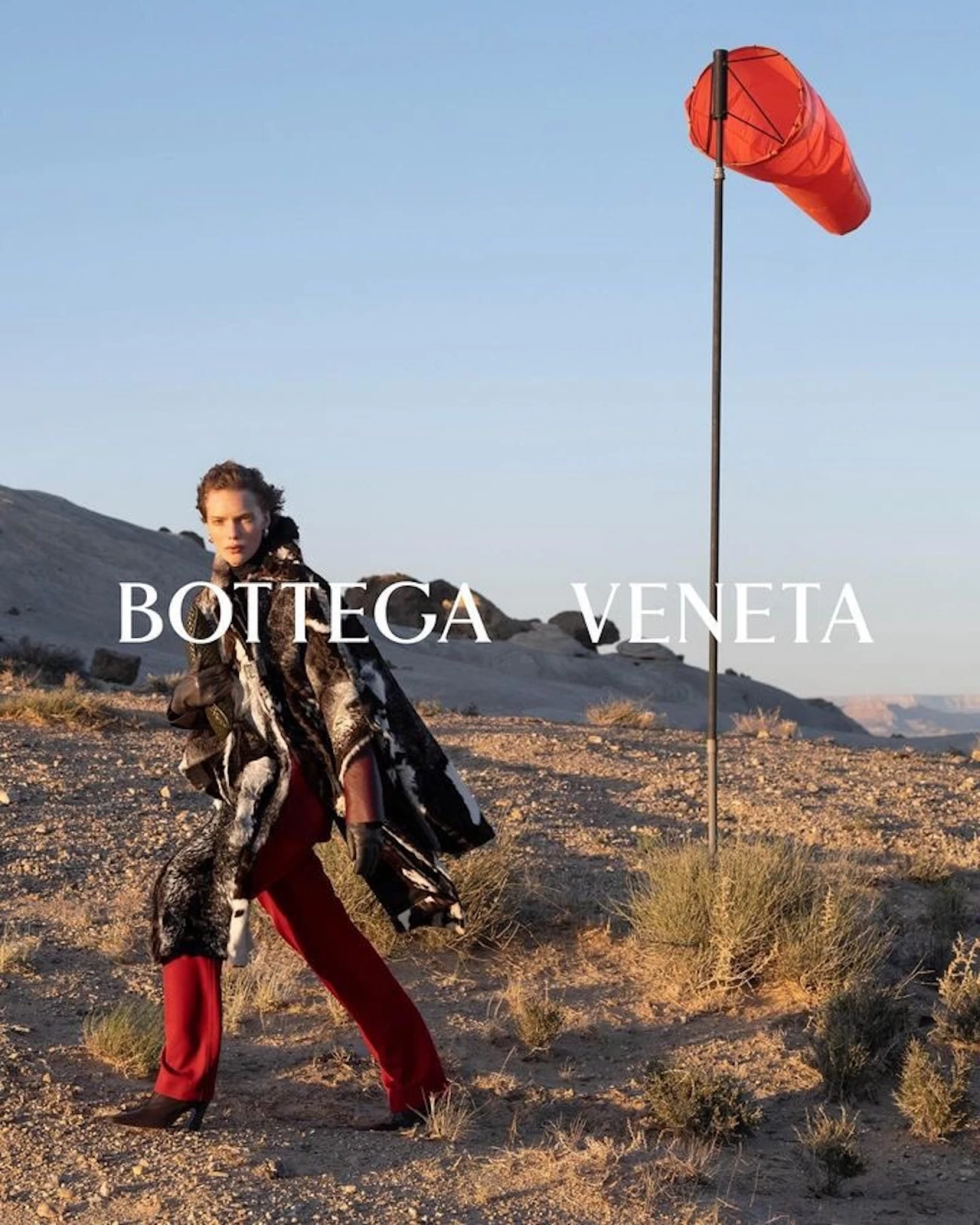 Bottega Veneta презентує нову рекламну кампанію колекції  осінь-зима — 2024: «Повернення в пустелю»