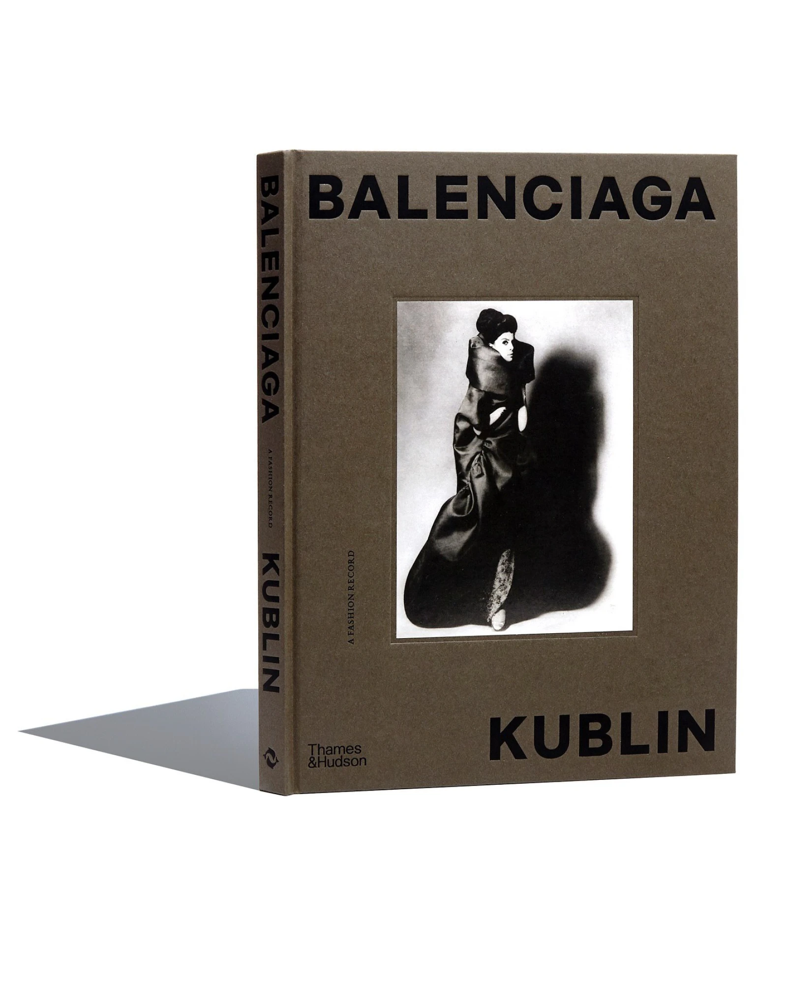 КНИЖКА BALENCIAGA-KUBLIN: A FASHION RECORD