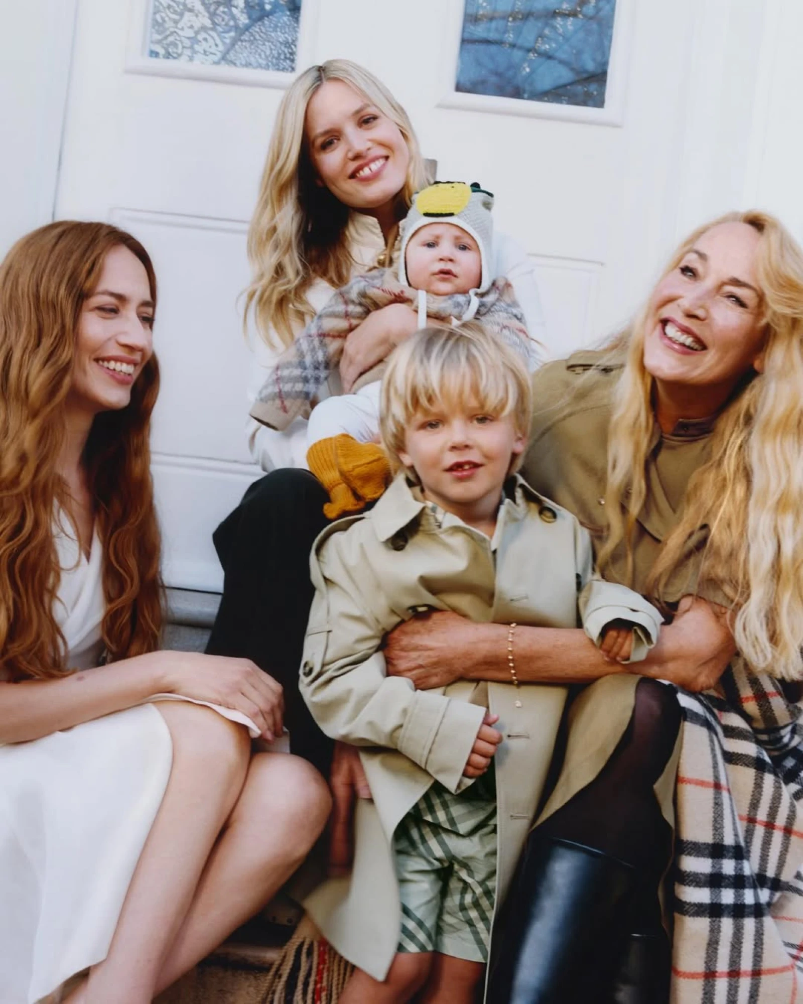 Три покоління родини Джеррі Холл для Burberry
