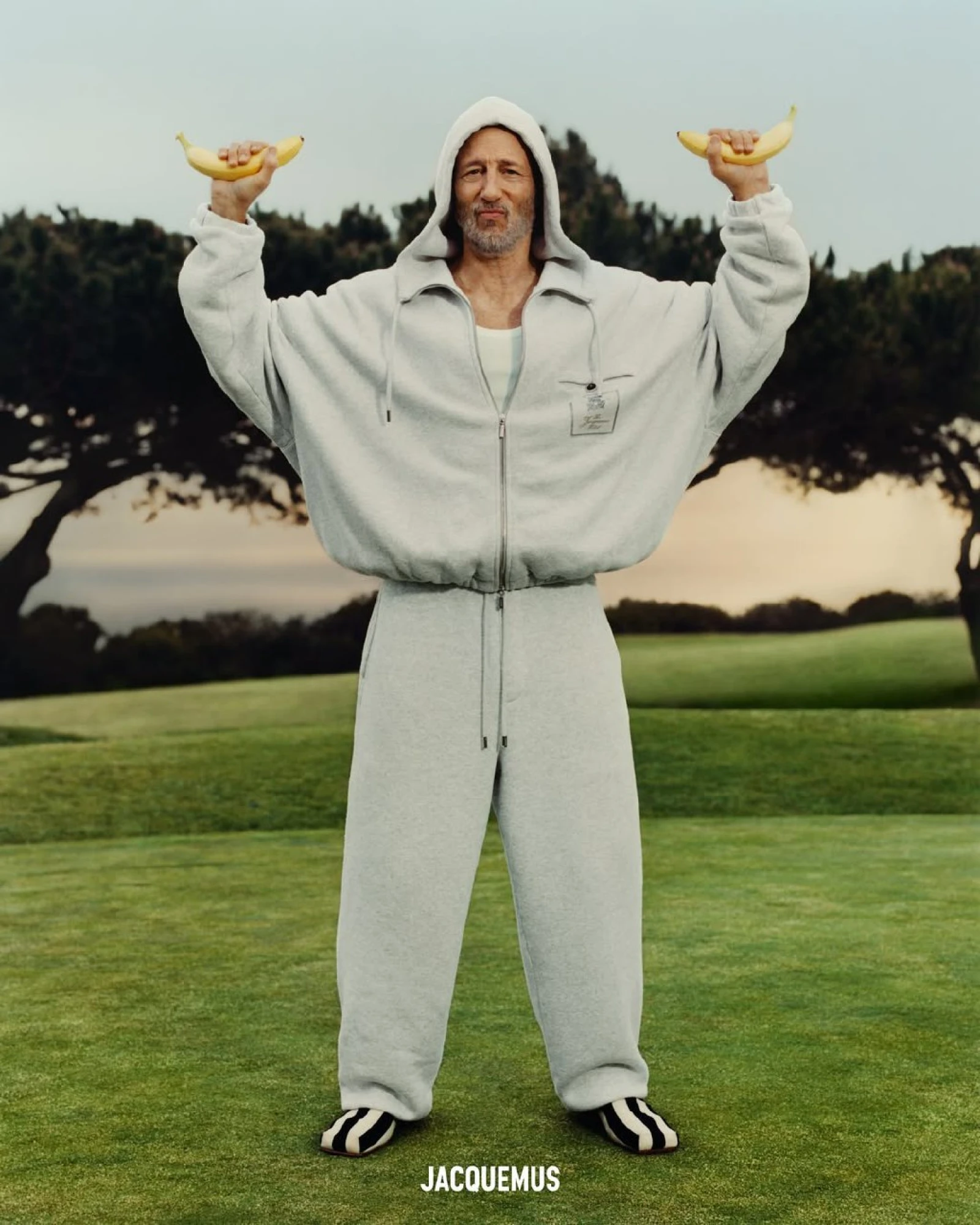 Jacquemus представив нову рекламну кампанію із зіркою серіалу «Білий лотос» 