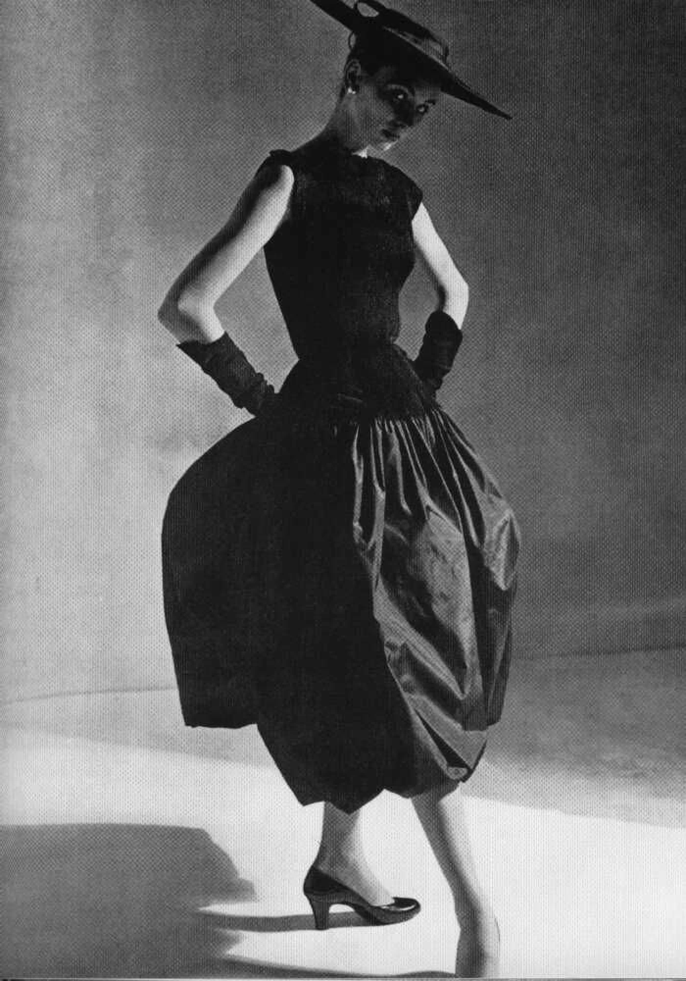 ЧОРНА СУКНЯ ВІД BALENCIAGA