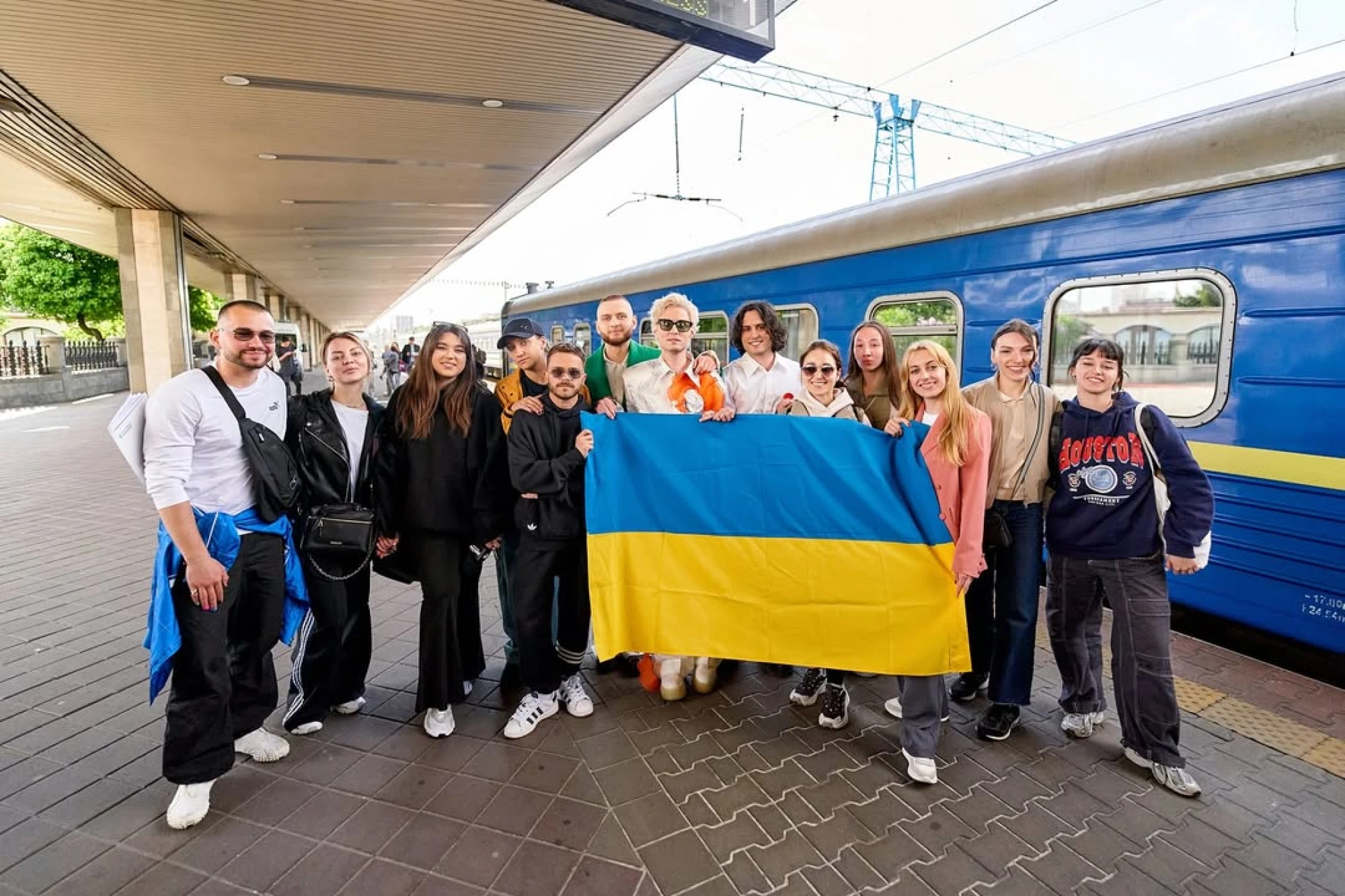 Який дизайнер створив костюми для виступу гурту Ziferblat на Євробаченні-2025 