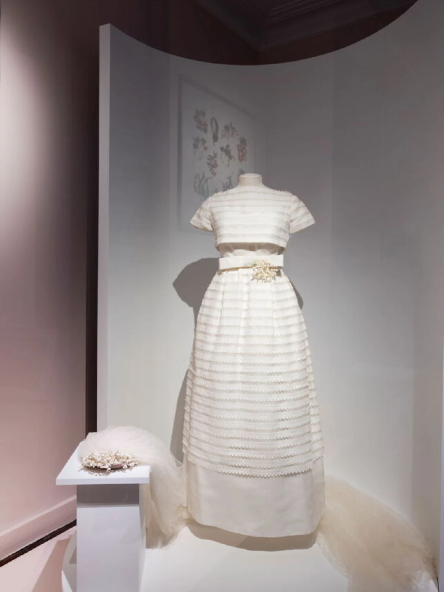 Весільна сукня «Bonheur», розроблена Марком Боаном для Dior між 1961 і 1964 роками.