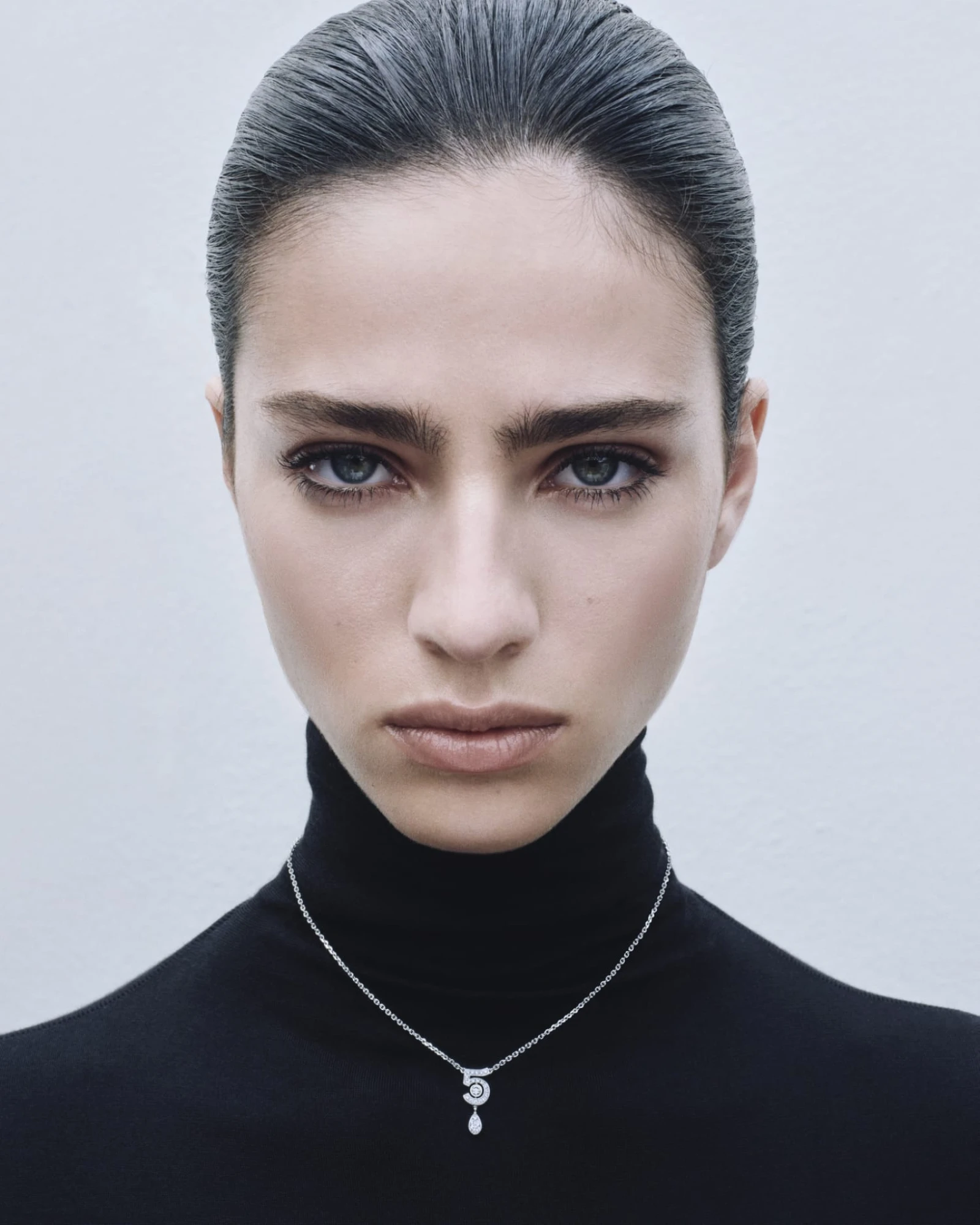Chanel перетворив аромат N°5 на витвір ювелірного мистецтва