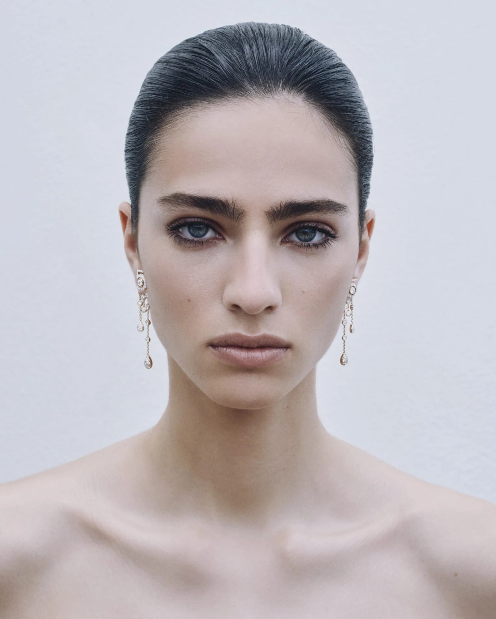 Як Chanel перетворила аромат N°5 на ювелірну ікону