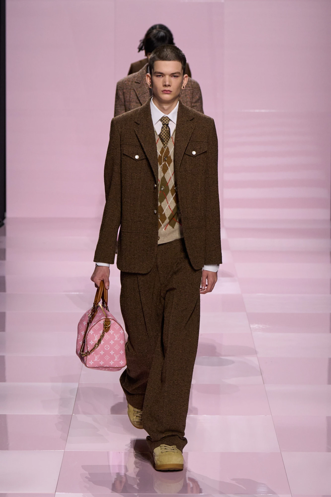 Показ Louis Vuitton на Тижні чоловічої моди у Парижі 