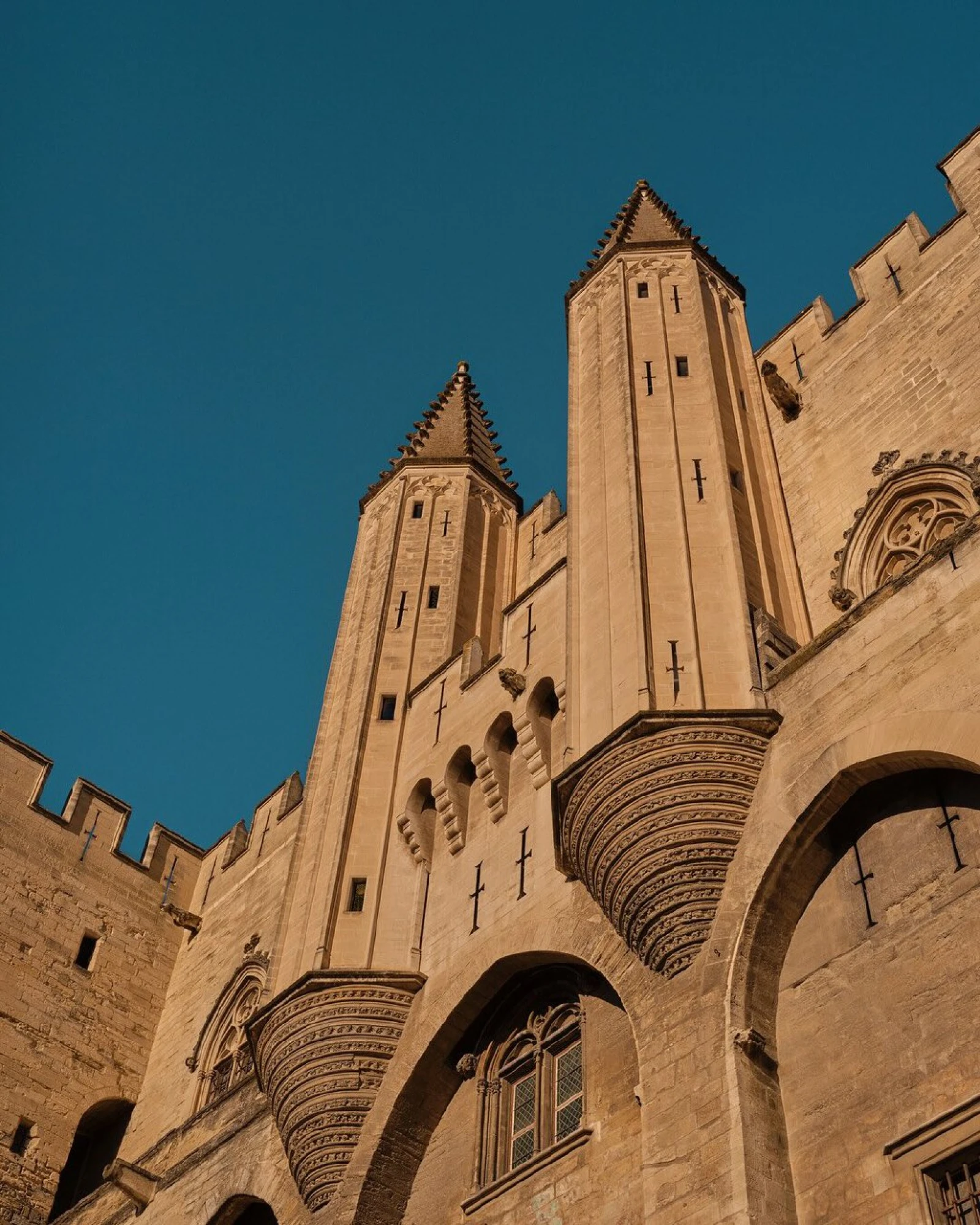 Папський палац (Palais des Papes) в Авіньйоні