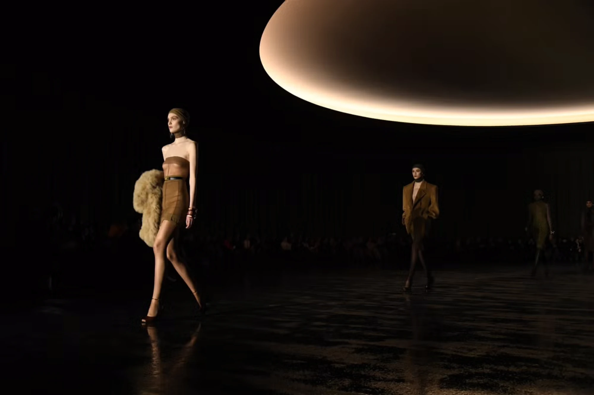 SAINT LAURENT ВЕСНА-ЛІТО — 2025