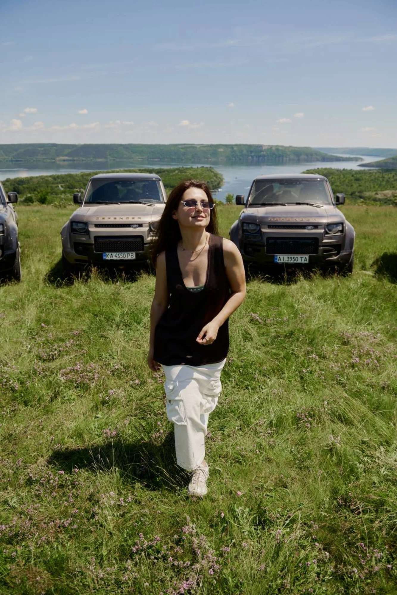 Марія Себова у подорожі з Land Rover Defender OCTA