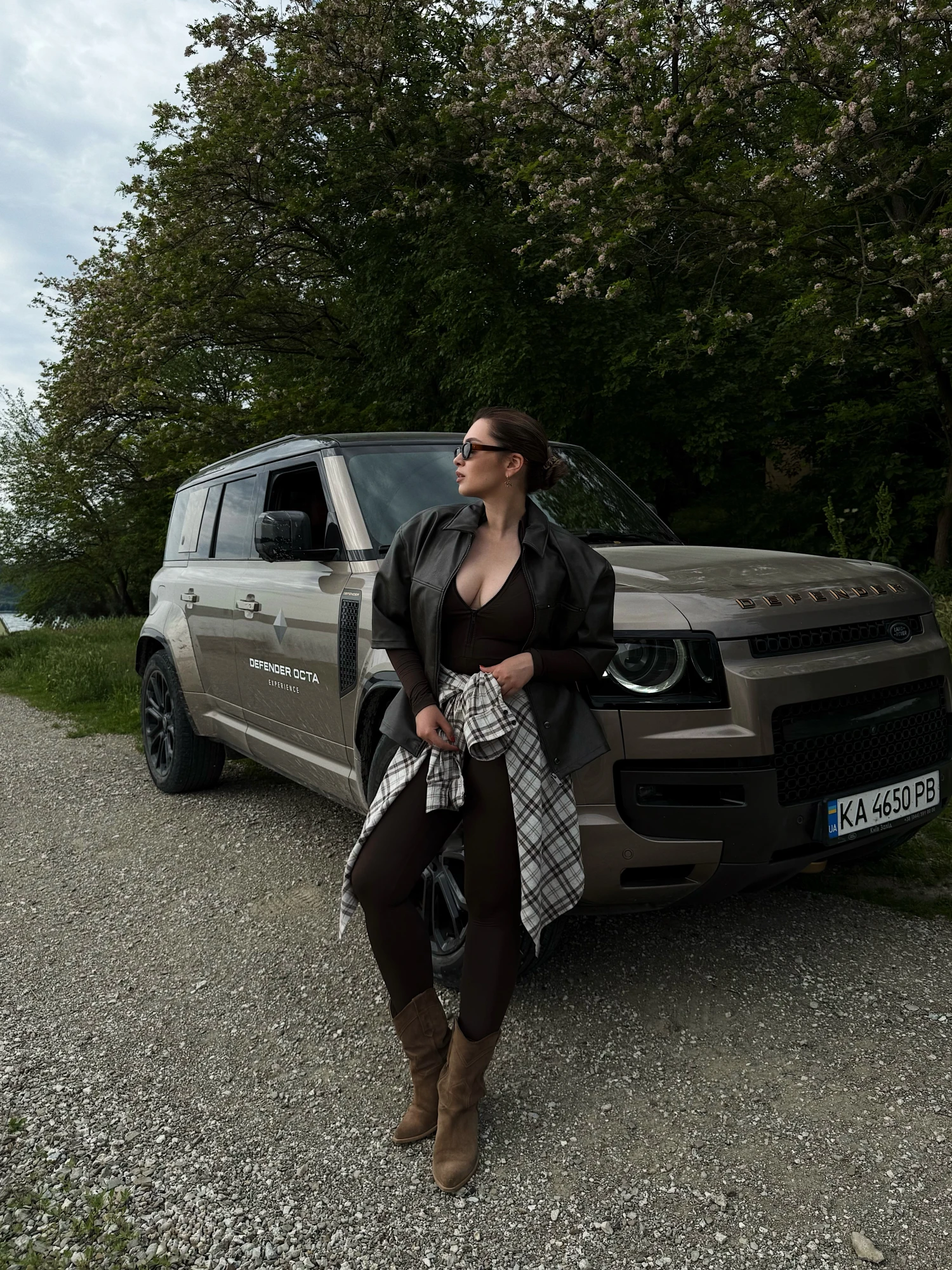 Анна Гольцберг у подорожі з Land Rover Defender OCTA