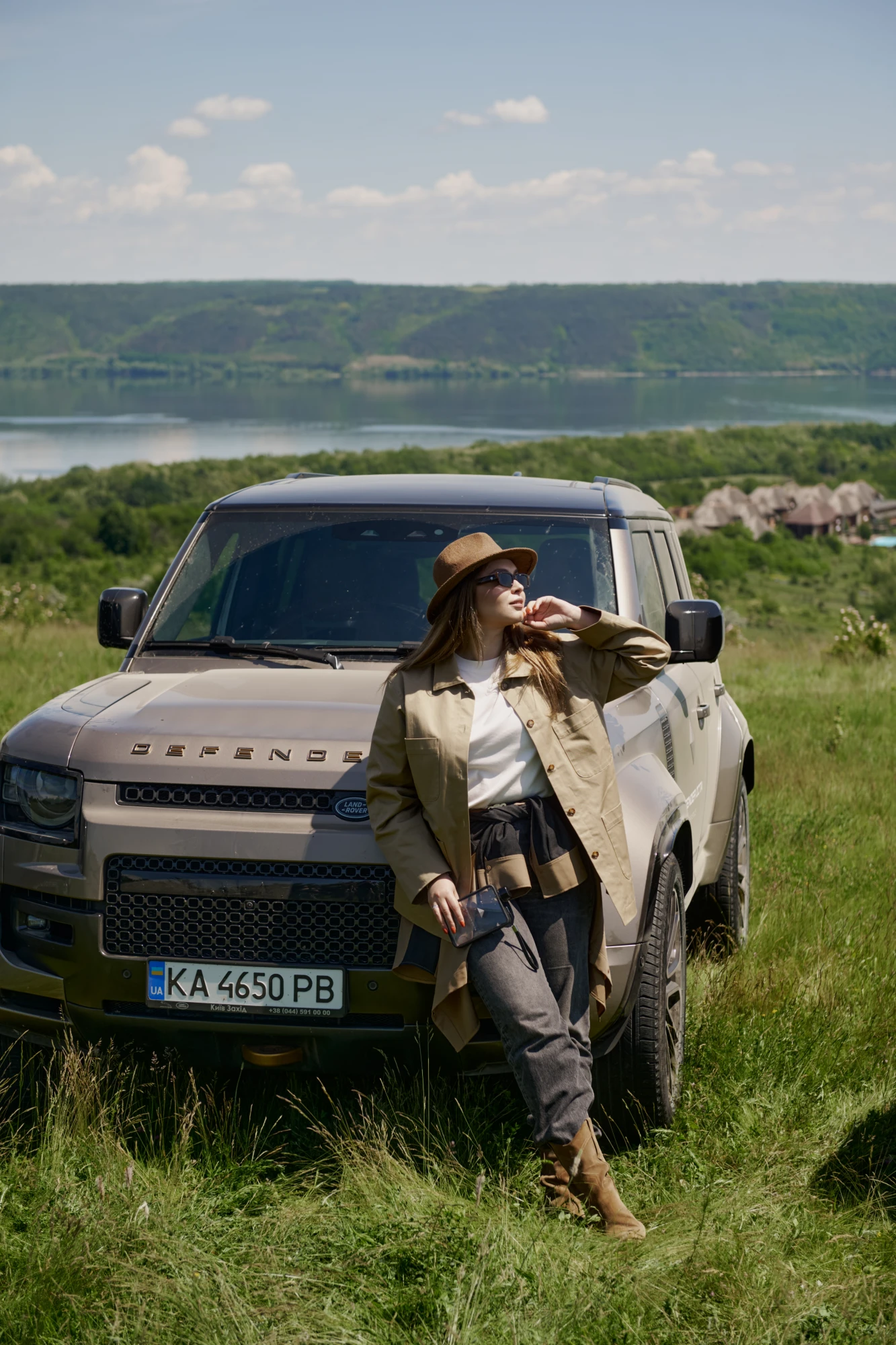 Анна Гольцберг у подорожі з Land Rover Defender OCTA