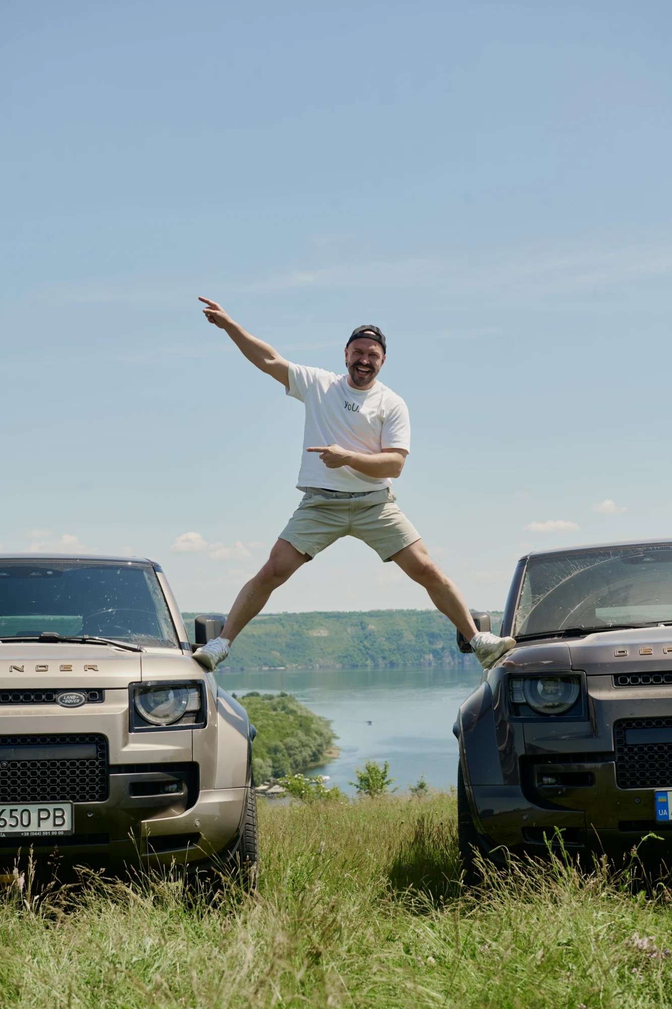 Володимир Ярославський у подорожі з Land Rover Defender OCTA
