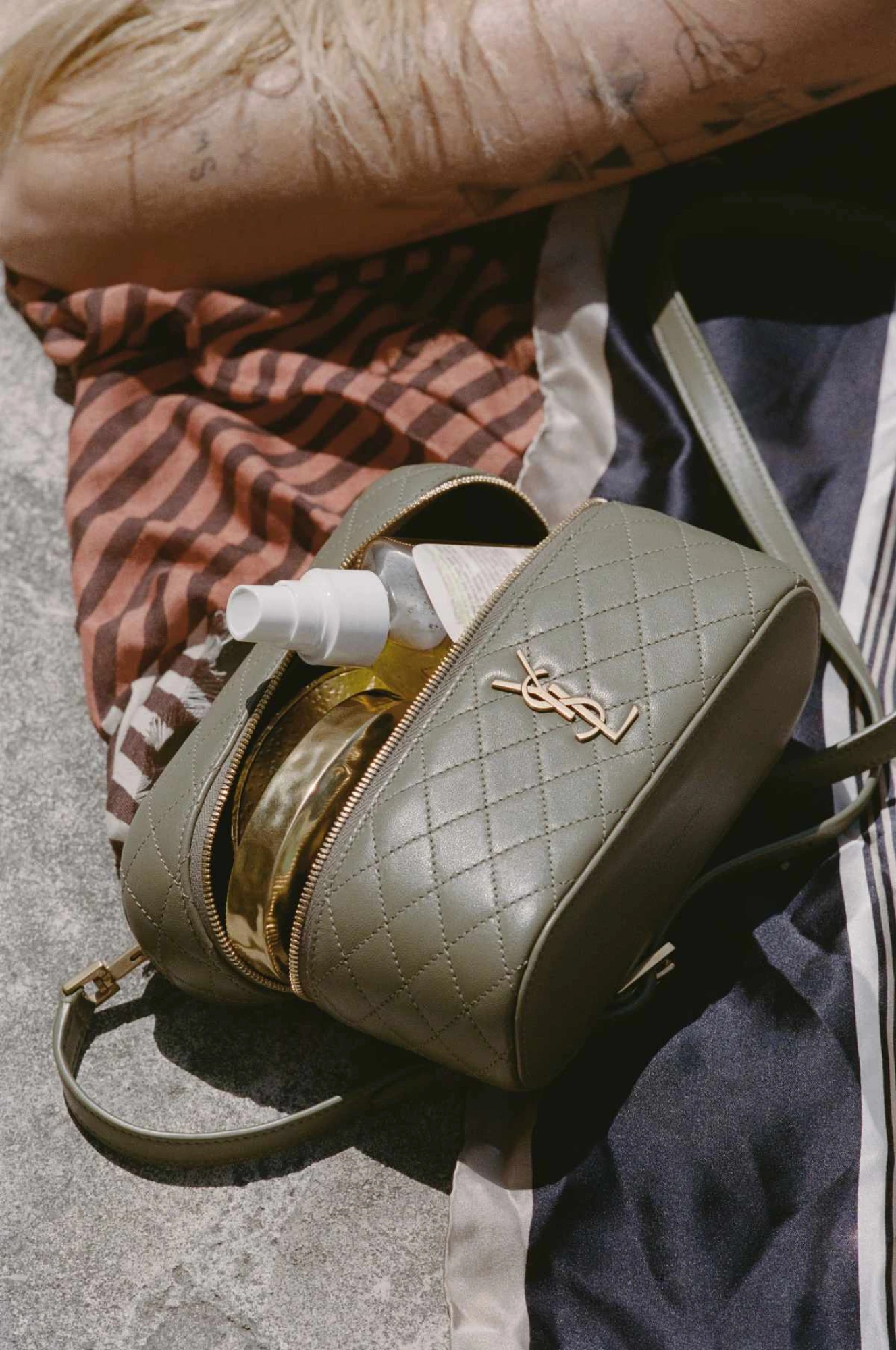 Saint Laurent представив нову рекламну кампанію Shades of Summer