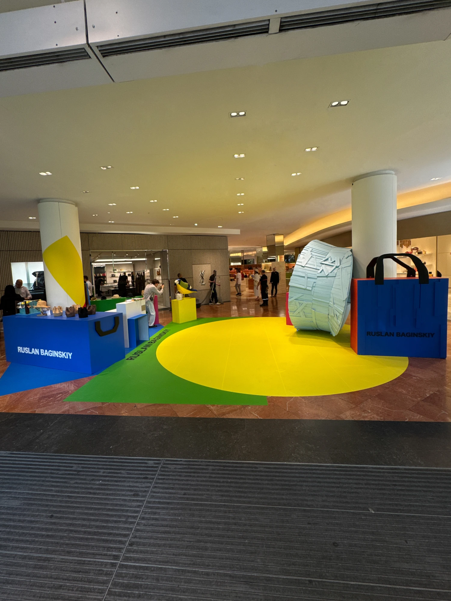Ruslan Baginskiy оформив вітрини Galeries Lafayette і відкрив pop-up у головному універмазі Франції