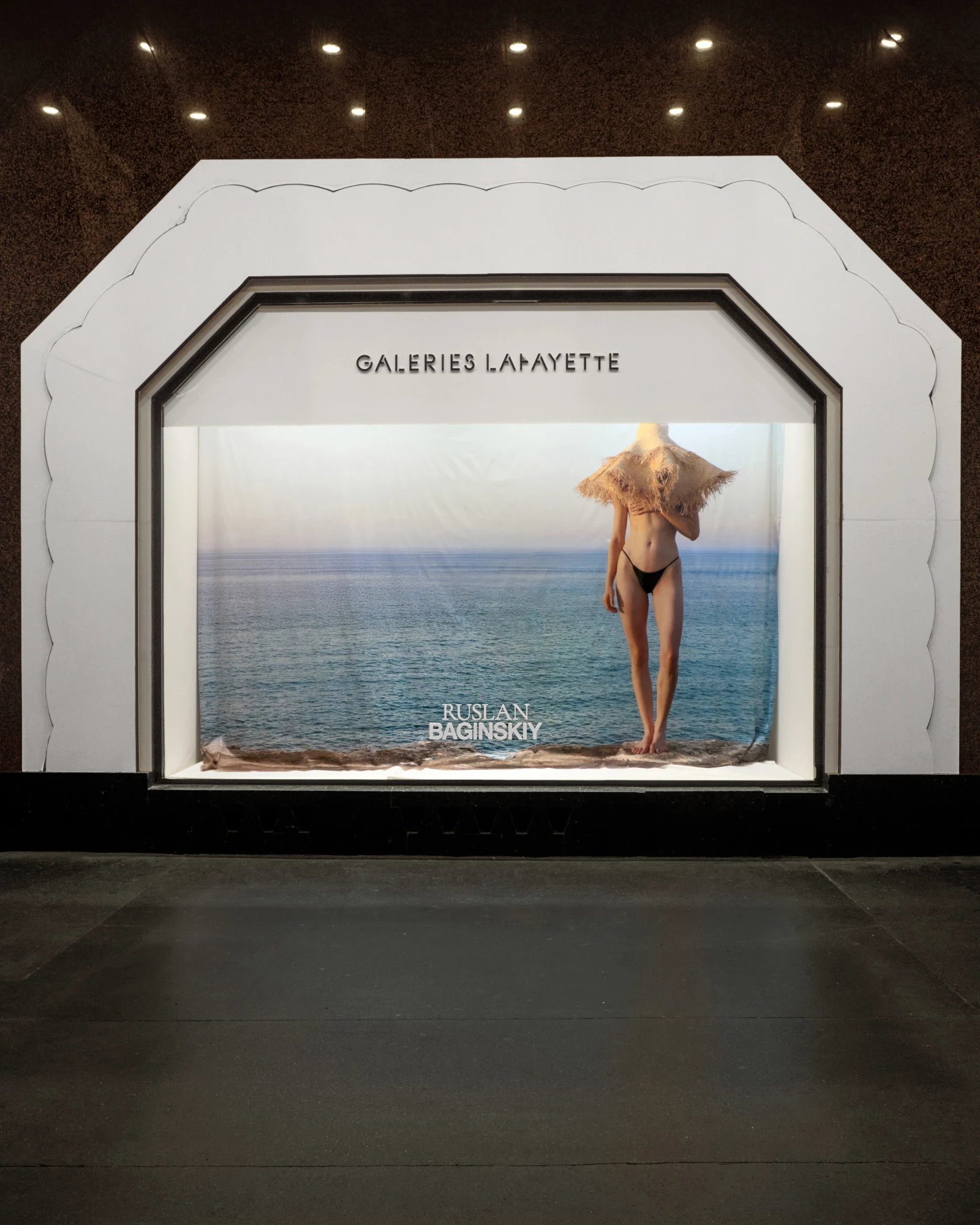 Ruslan Baginskiy оформив вітрини Galeries Lafayette і відкрив pop-up у головному універмазі Франції