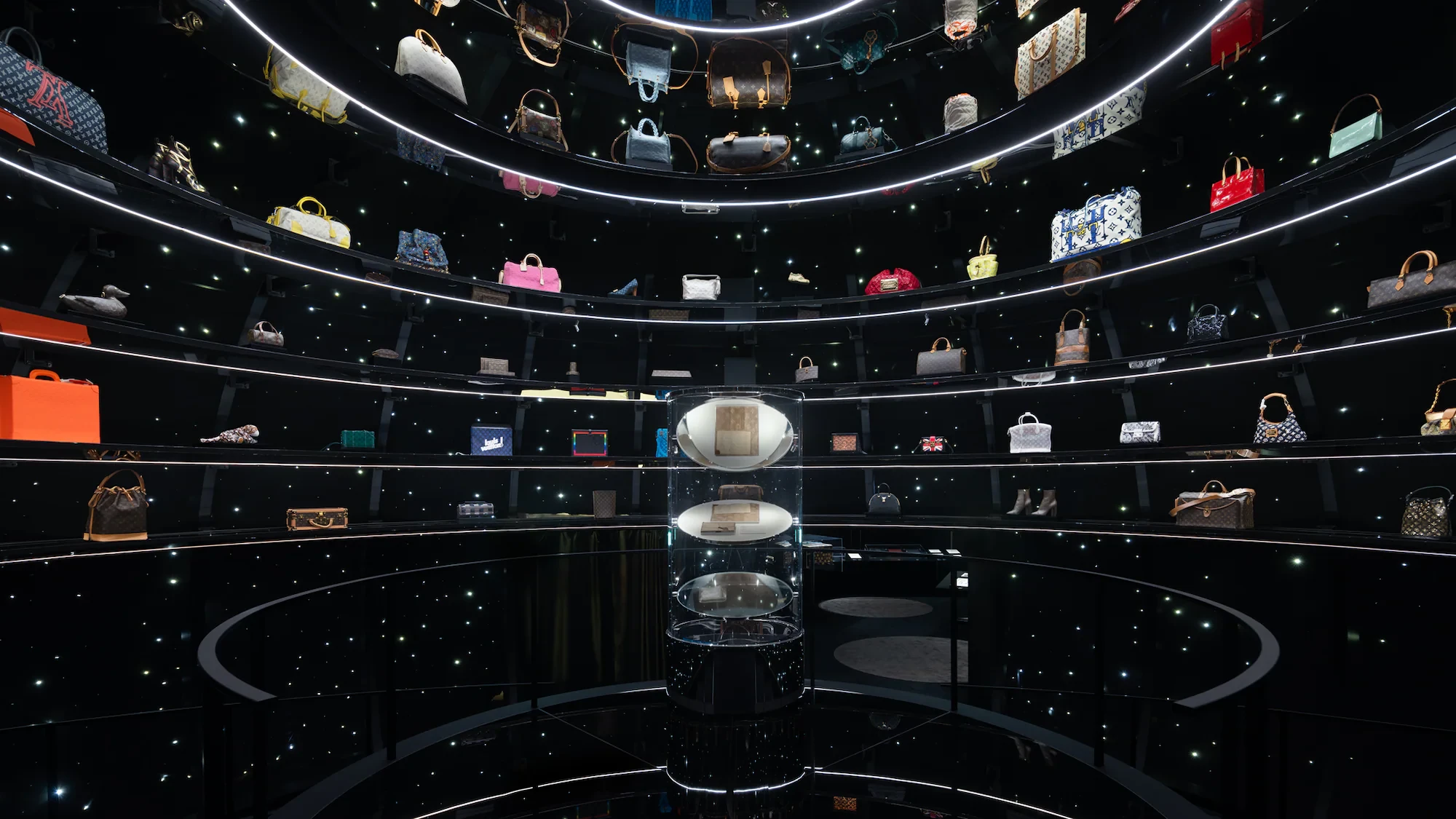 Louis Vuitton відкриває виставку Visionary Journeys у Японії