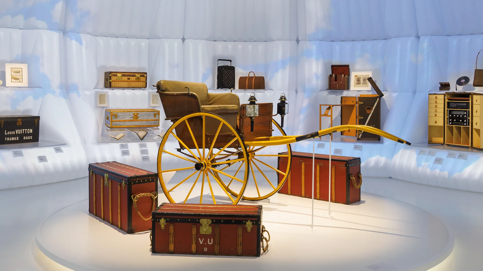 Louis Vuitton відкриває виставку Visionary Journeys у Японії