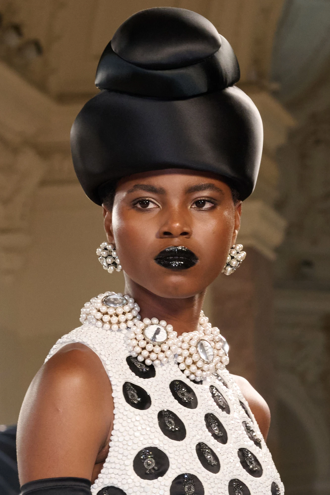 Schiaparelli головний убір кутюр
