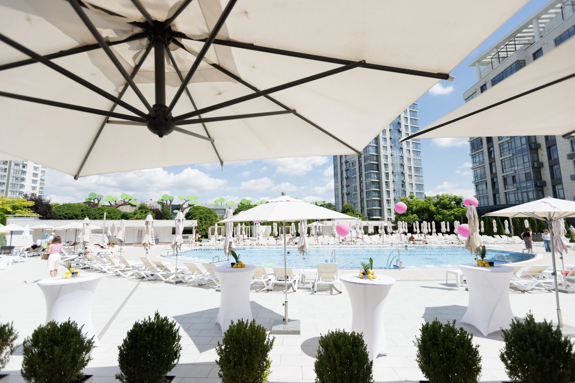 COSMOPOLITAN SUMMER DAY