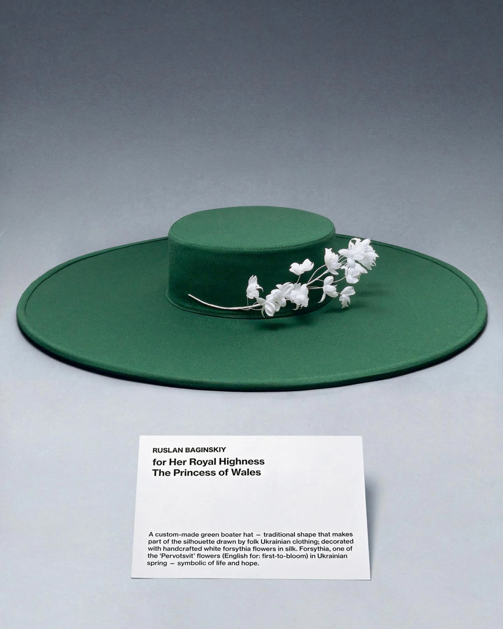 Український дизайнер Руслан Багінський створив капелюшки для королеви Камілли і Кейт Міддлтон 