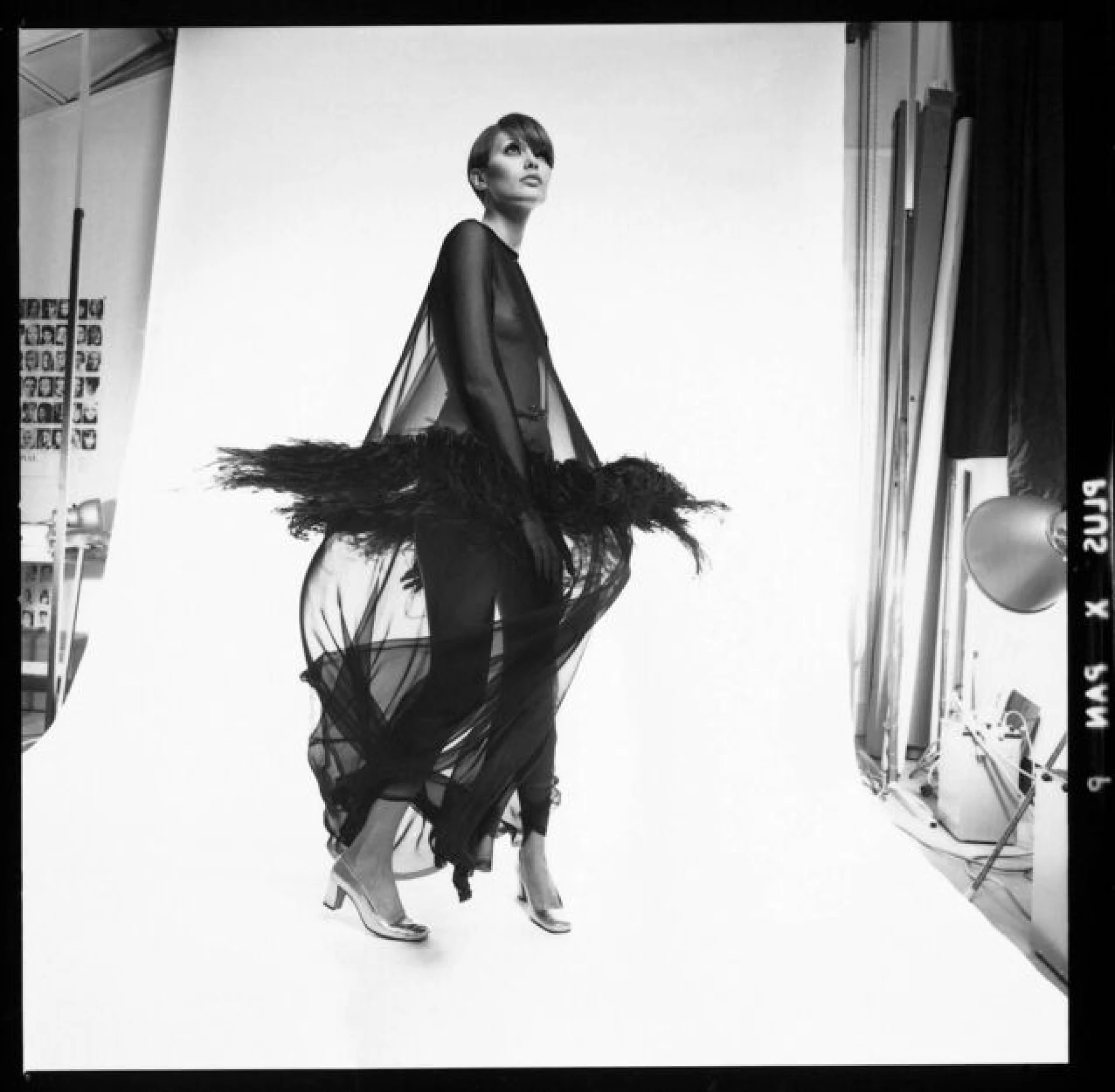 Даніель Люке де Сен-Жермен в сукні з колекції haute couture осінь-зима 1968 року від Saint Laurent