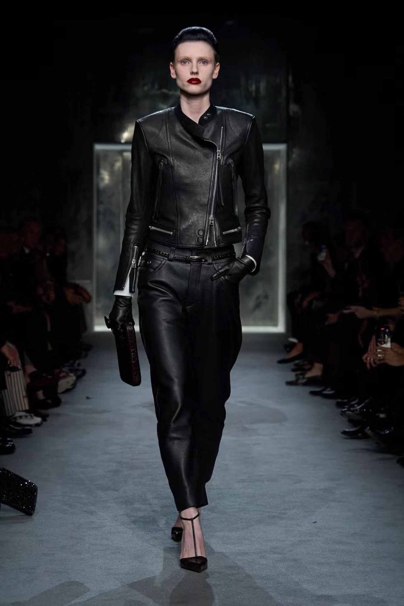 чорна шкіра знову всюди Tom Ford