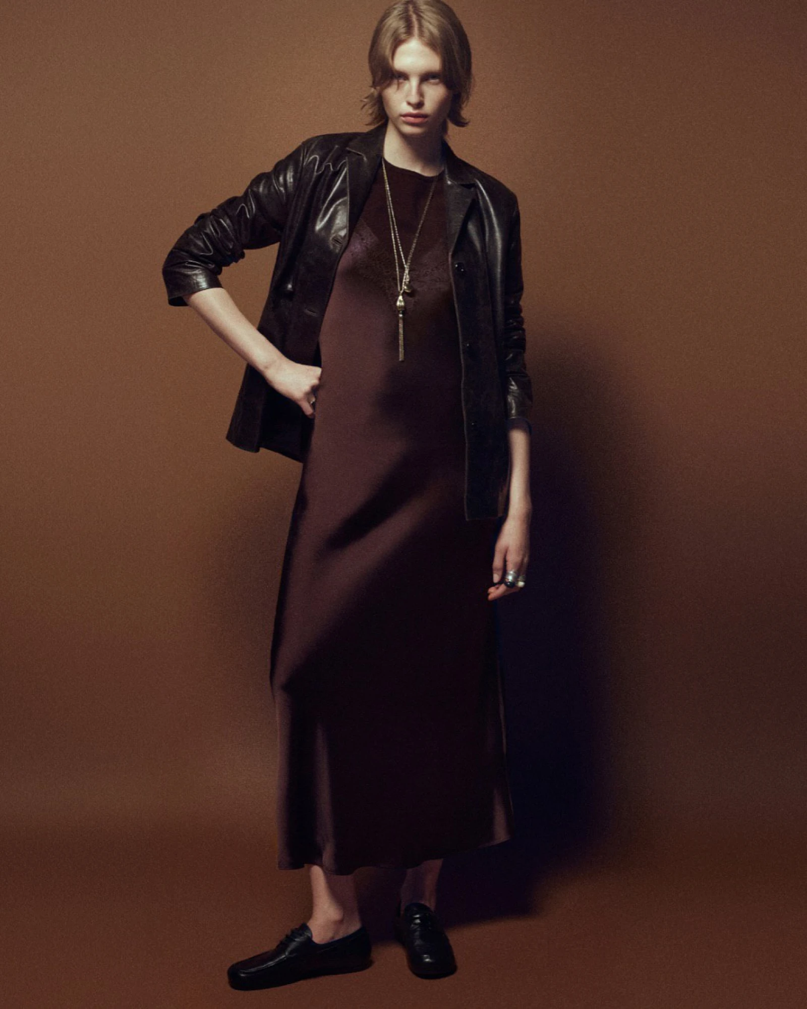 Сукня у білизняному стилі Massimo Dutti 