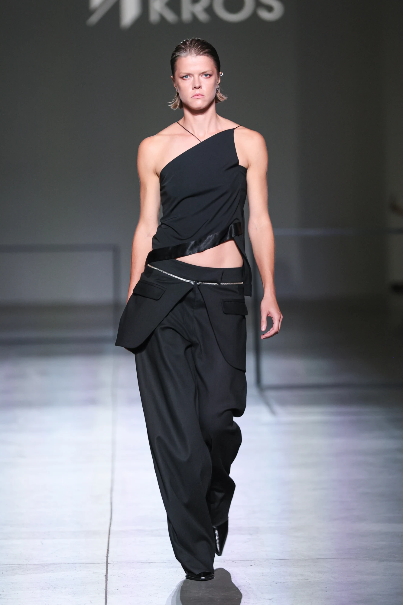 Показ JULIYA KROS на Ukrainian Fashion Week сезону весна-літо 2026