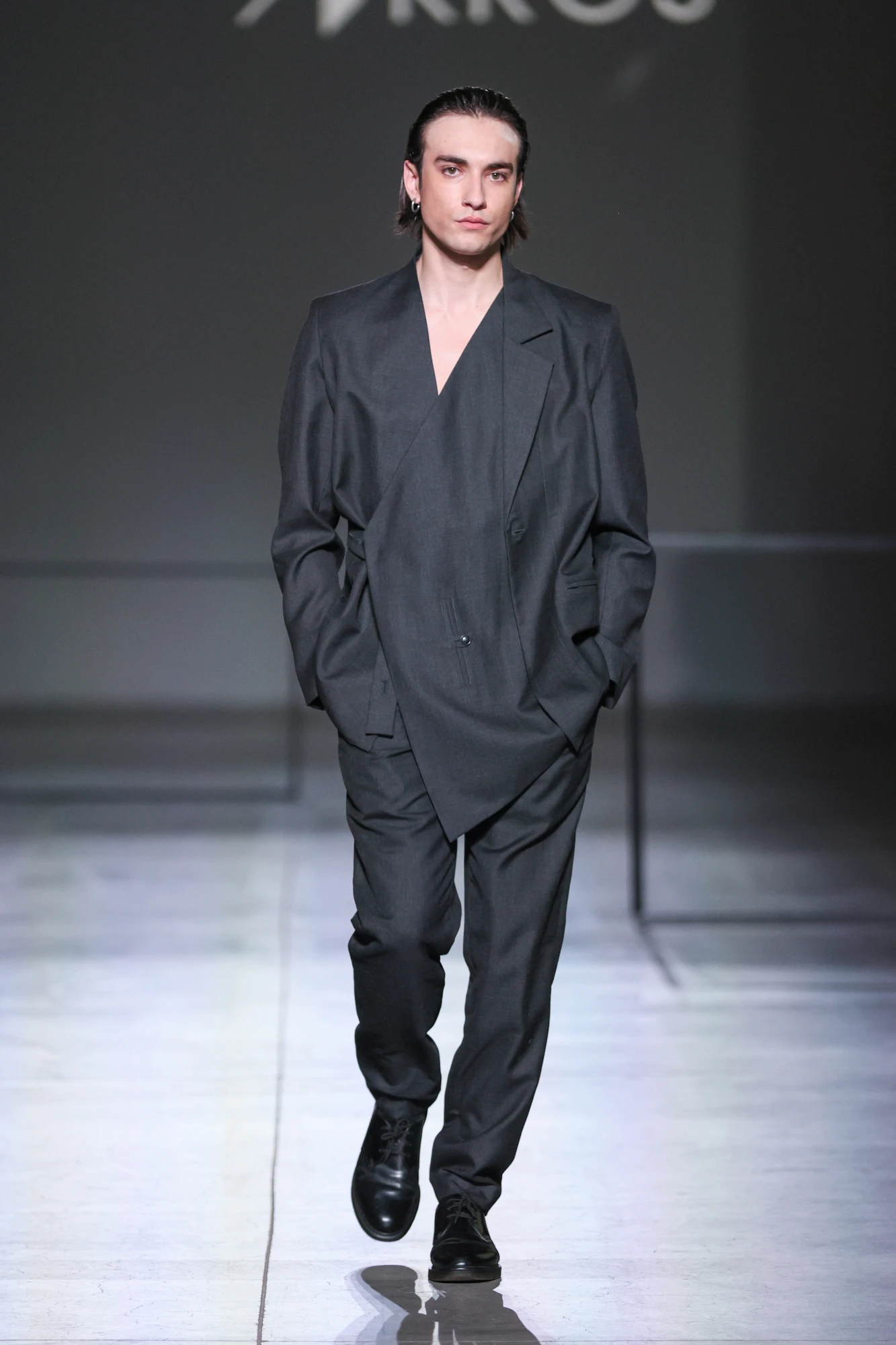 Показ JULIYA KROS на Ukrainian Fashion Week сезону весна-літо 2026