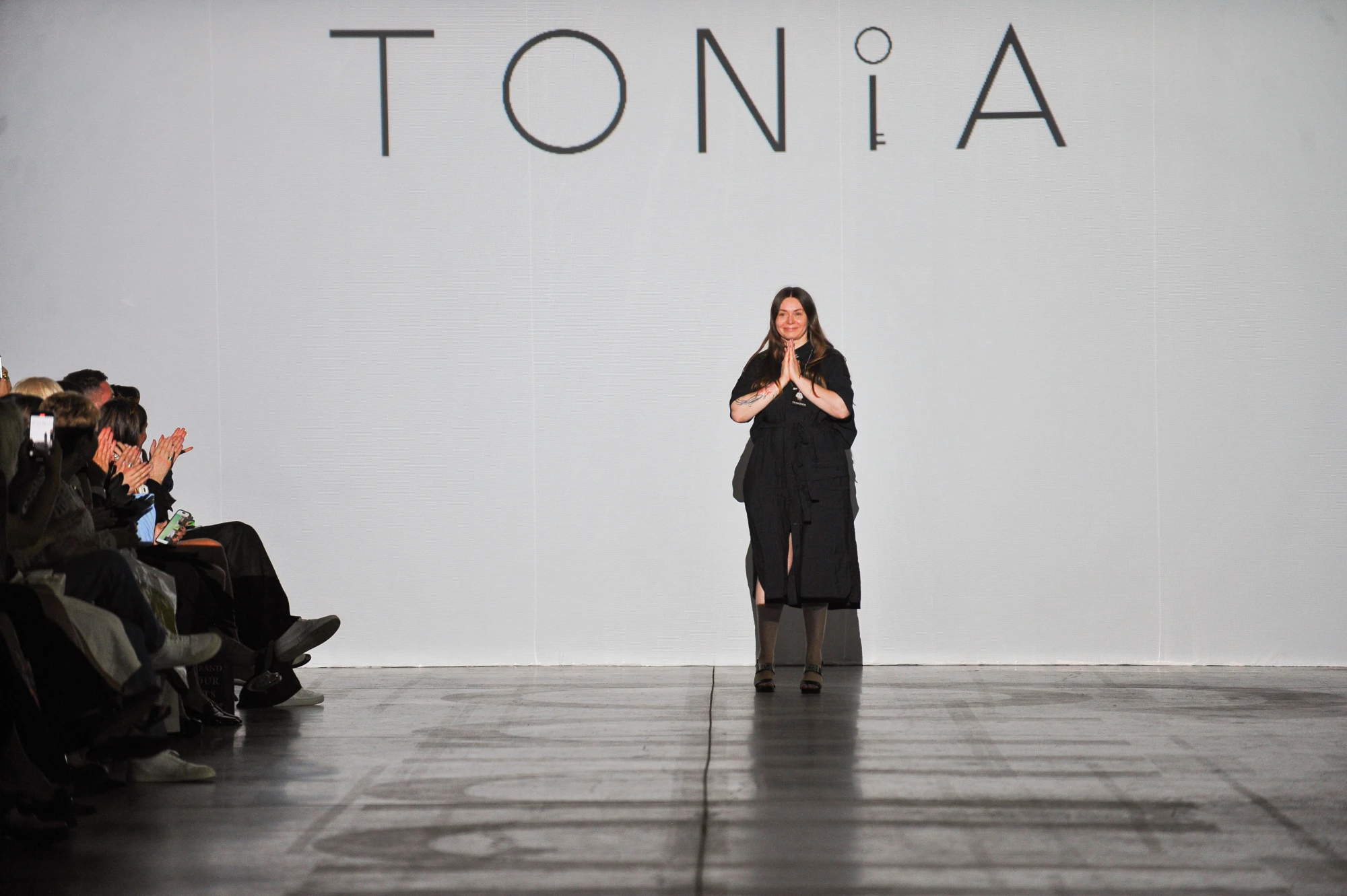 Колекція TONiA осінь-зима — 2025/26 переосмислює європейську аристократичну моду на UFW