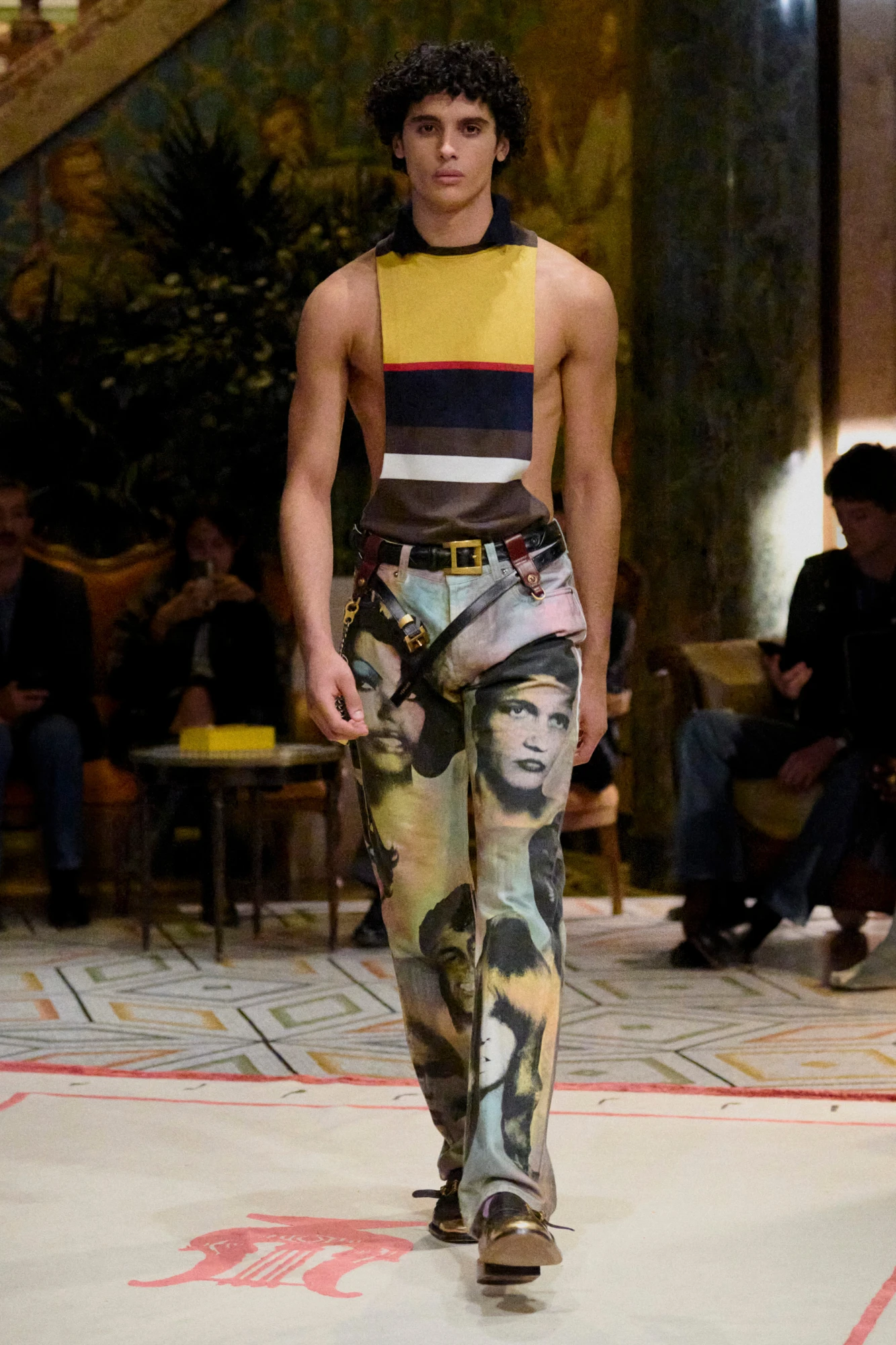 Versace весна-літо — 2026: як минув дебют нового креативного директора Даріо Вітале