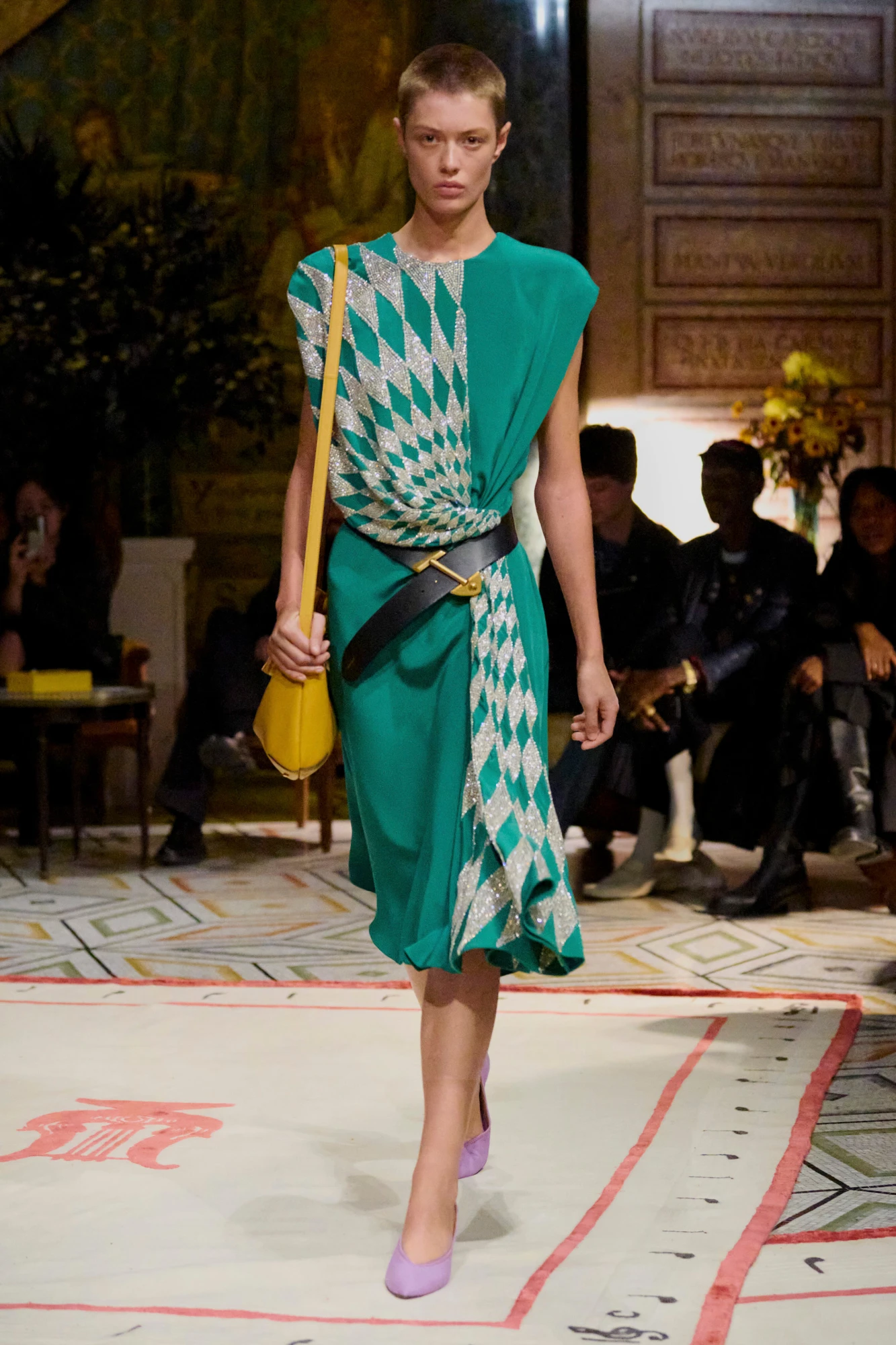 Versace весна-літо — 2026: як минув дебют нового креативного директора Даріо Вітале