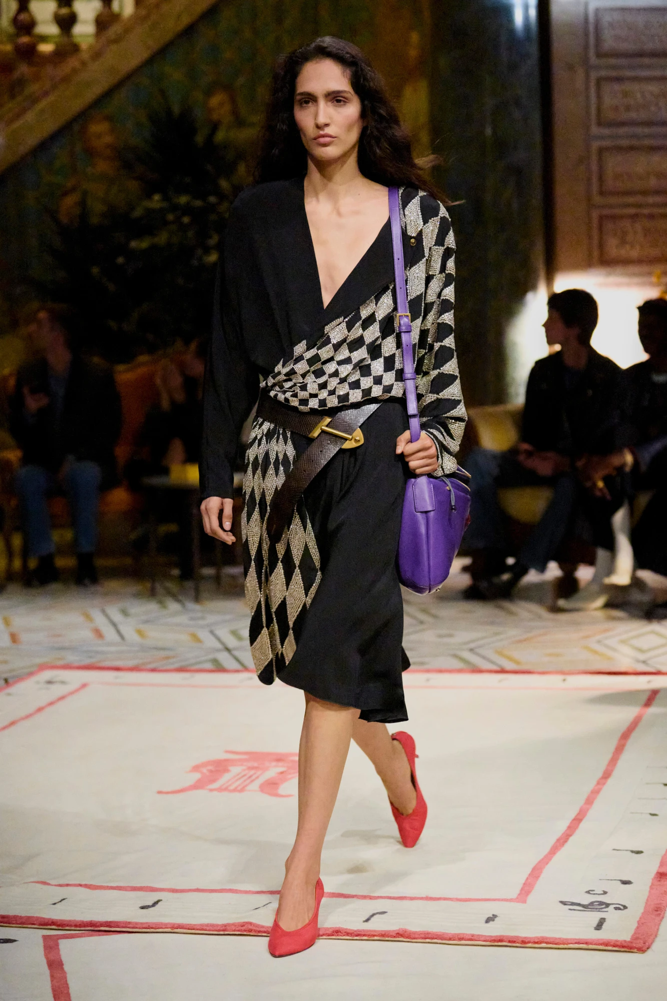 Versace весна-літо — 2026: як минув дебют нового креативного директора Даріо Вітале