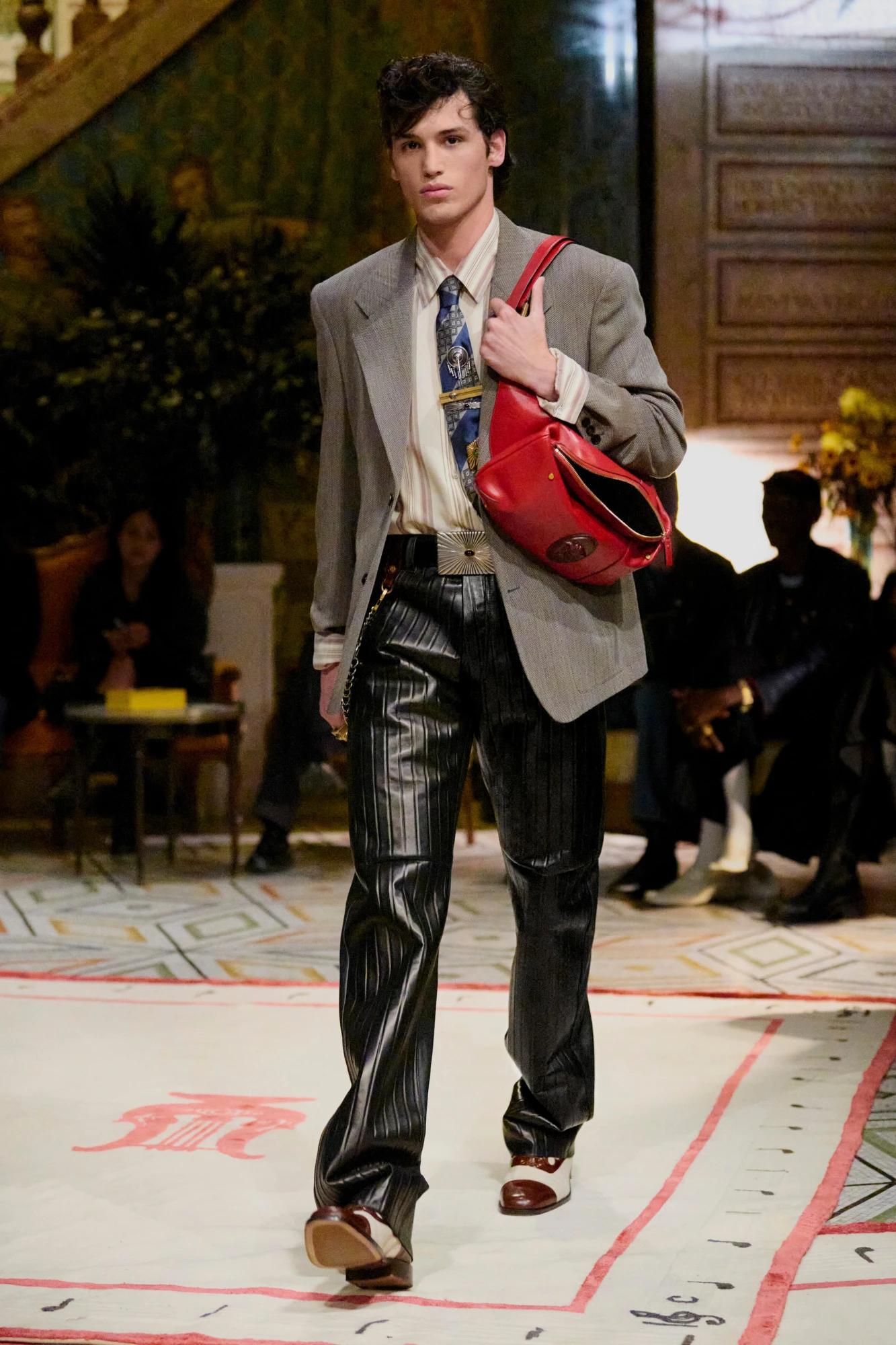 Versace весна-літо — 2026: як минув дебют нового креативного директора Даріо Вітале