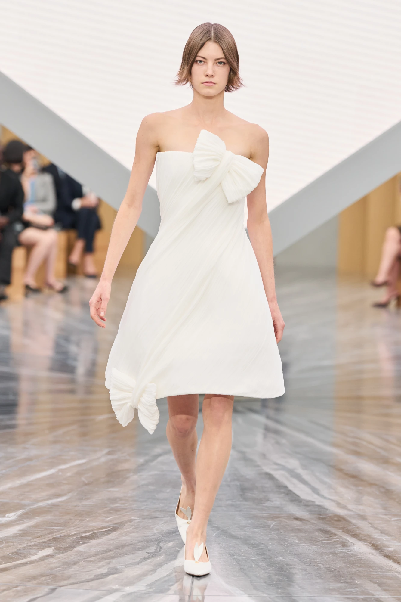 Christian Dior весна-літо — 2026: Джонатан Андерсон представив свою дебютну жіночу колекцію