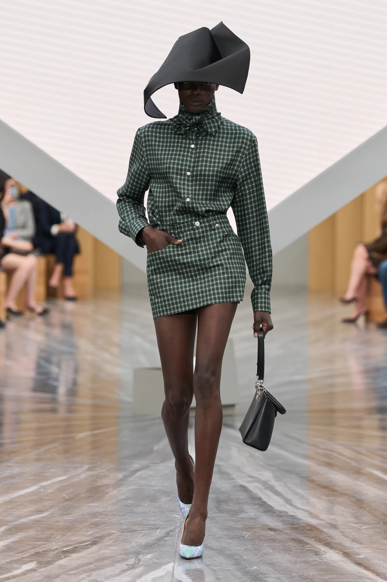 Christian Dior весна-літо — 2026: Джонатан Андерсон представив свою дебютну жіночу колекцію
