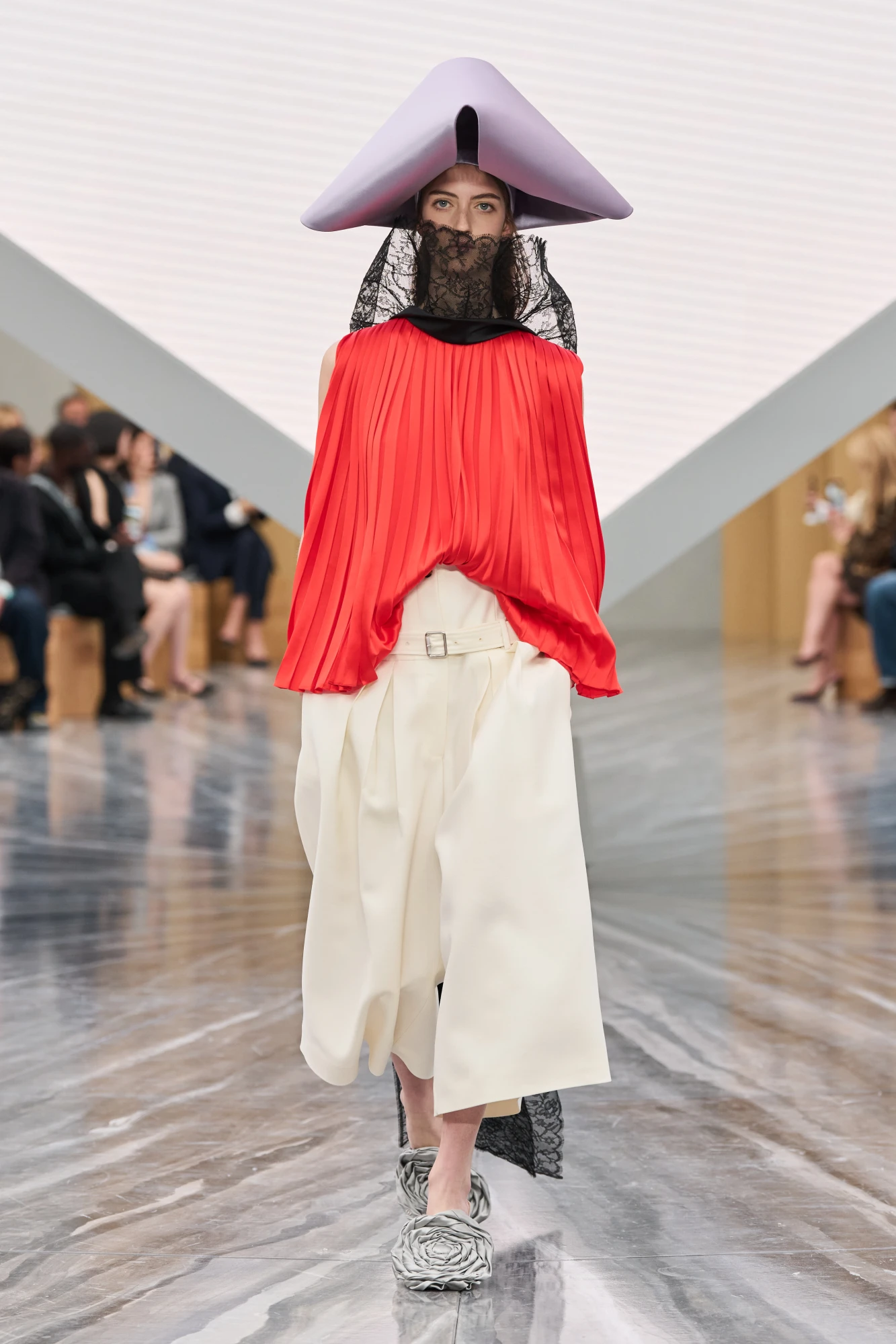 Christian Dior весна-літо — 2026: Джонатан Андерсон представив свою дебютну жіночу колекцію