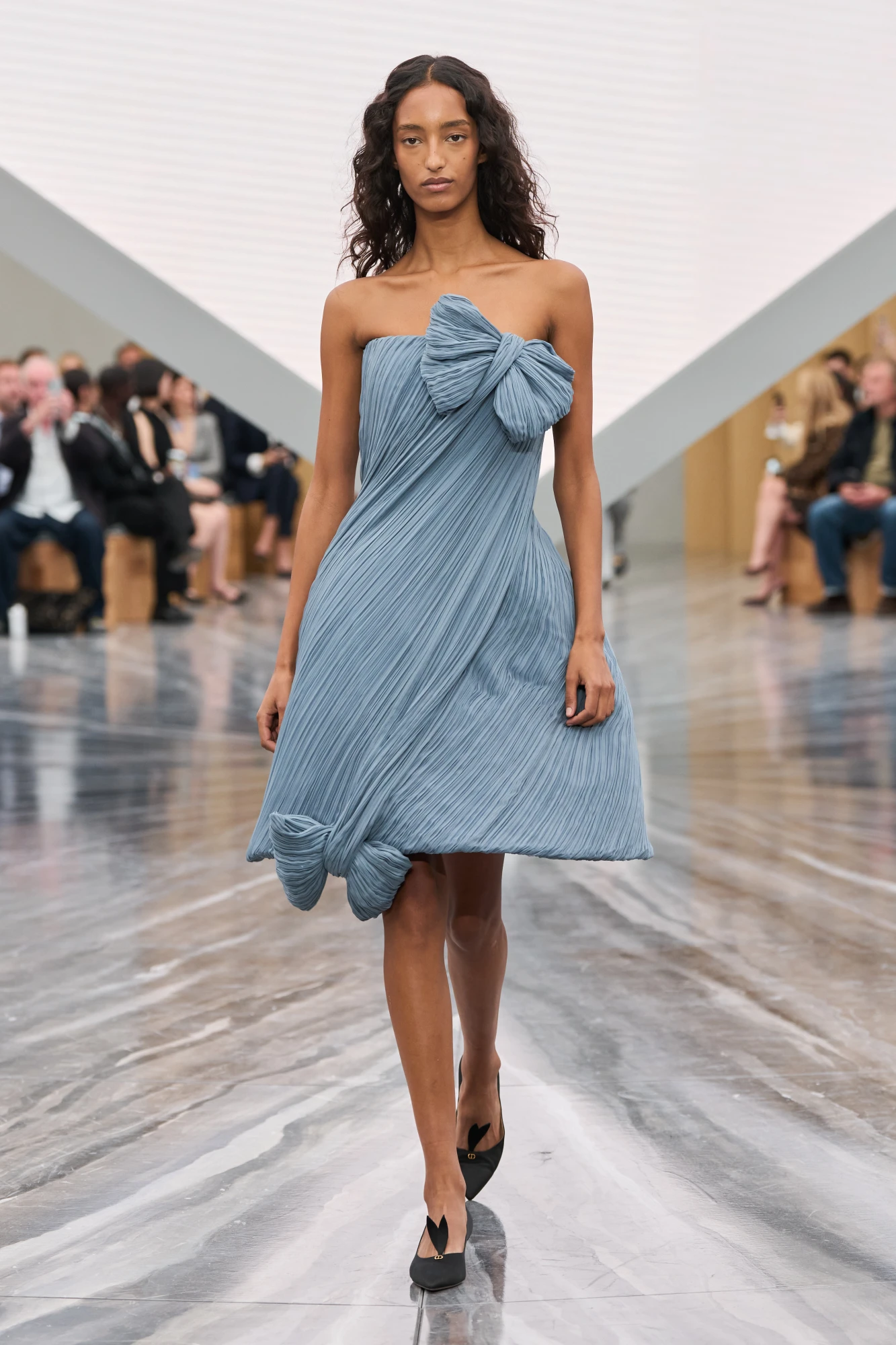 Christian Dior весна-літо — 2026: Джонатан Андерсон представив свою дебютну жіночу колекцію