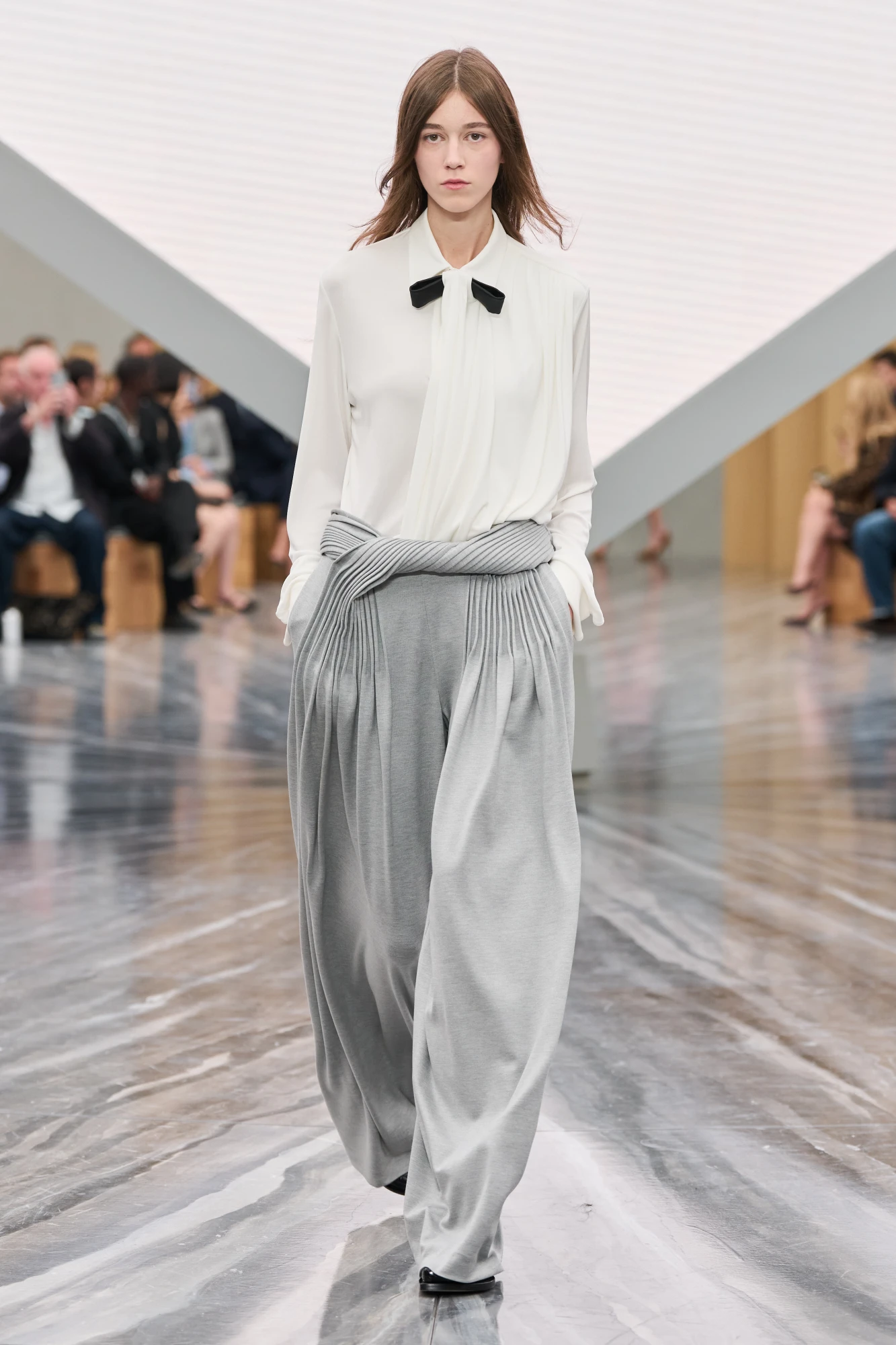 Christian Dior весна-літо — 2026: Джонатан Андерсон представив свою дебютну жіночу колекцію