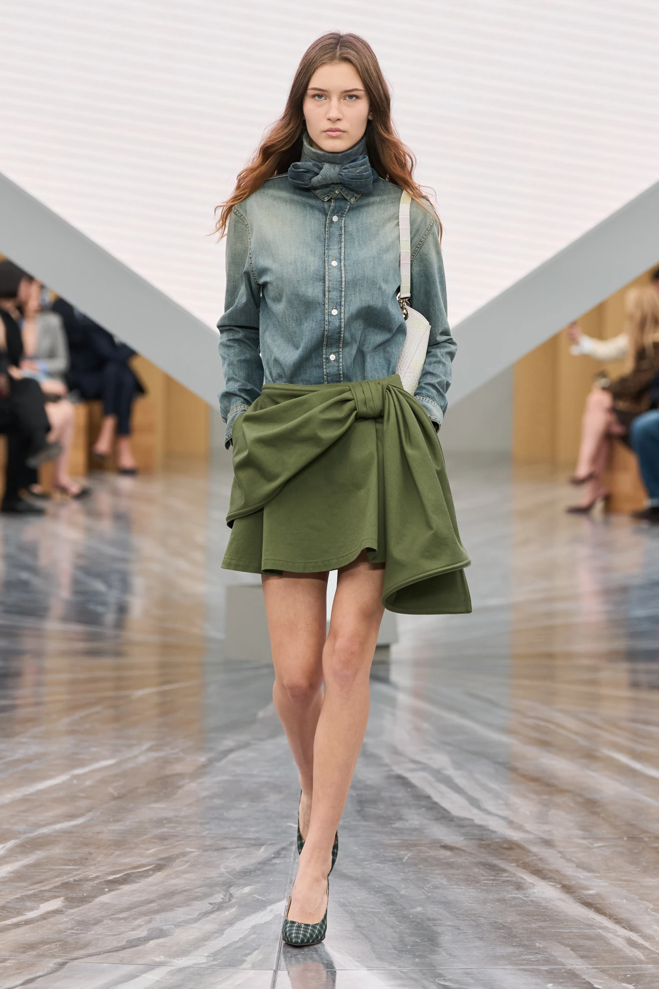 Christian Dior весна-літо — 2026: Джонатан Андерсон представив свою дебютну жіночу колекцію