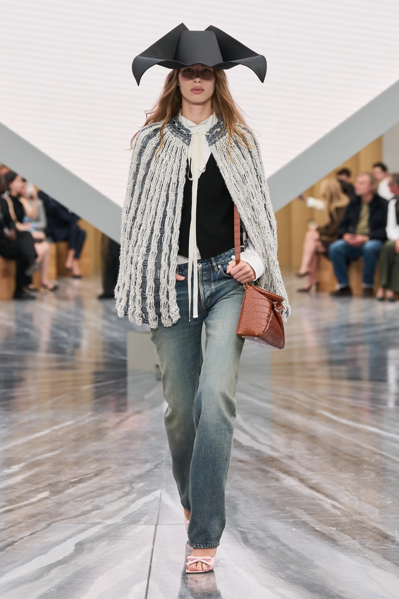 Christian Dior весна-літо — 2026: Джонатан Андерсон представив свою дебютну жіночу колекцію