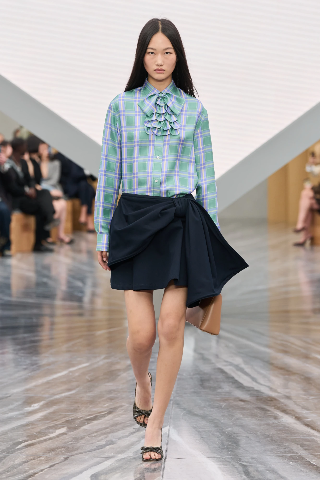 Christian Dior весна-літо — 2026: Джонатан Андерсон представив свою дебютну жіночу колекцію