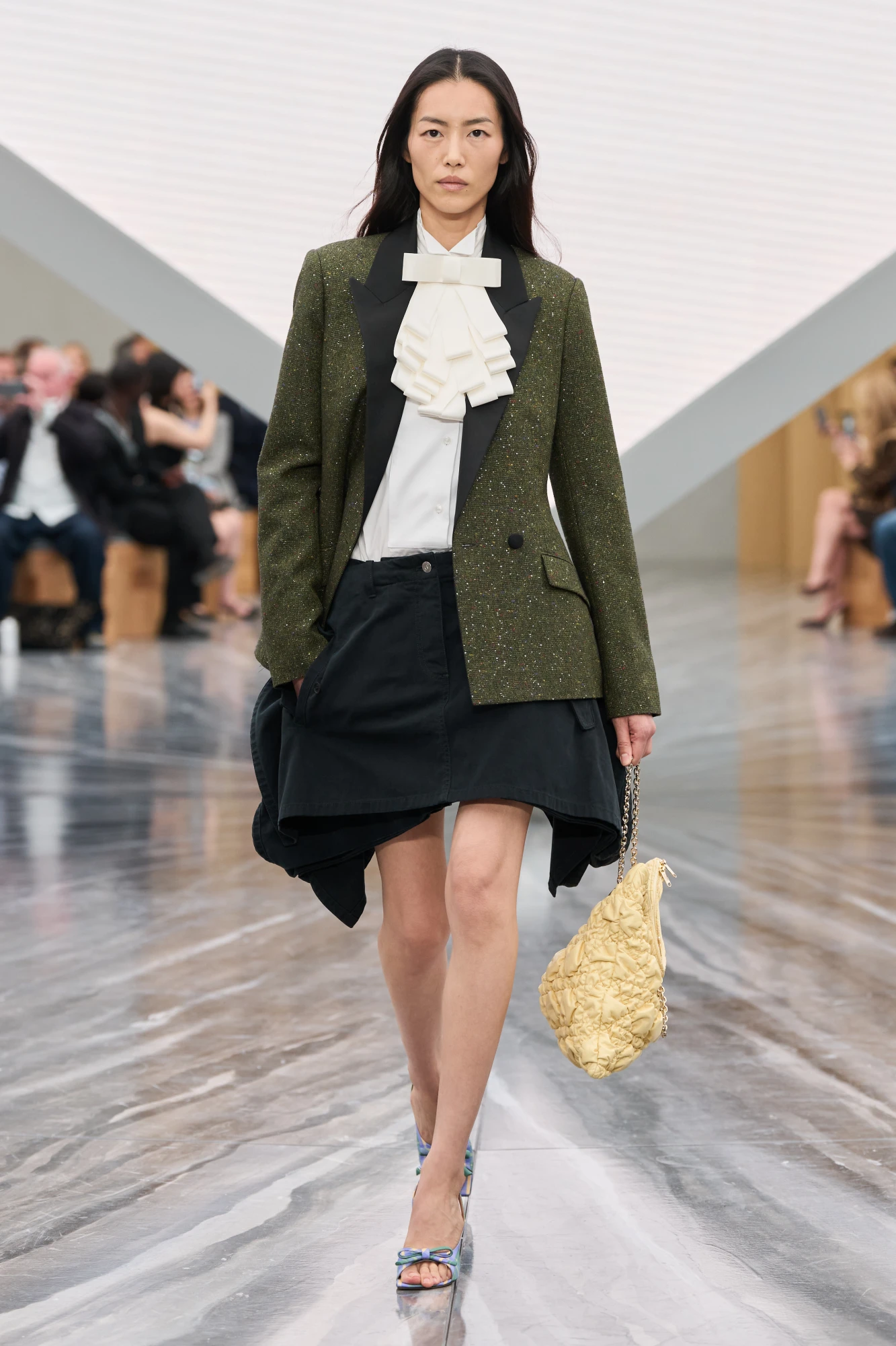 Christian Dior весна-літо — 2026: Джонатан Андерсон представив свою дебютну жіночу колекцію