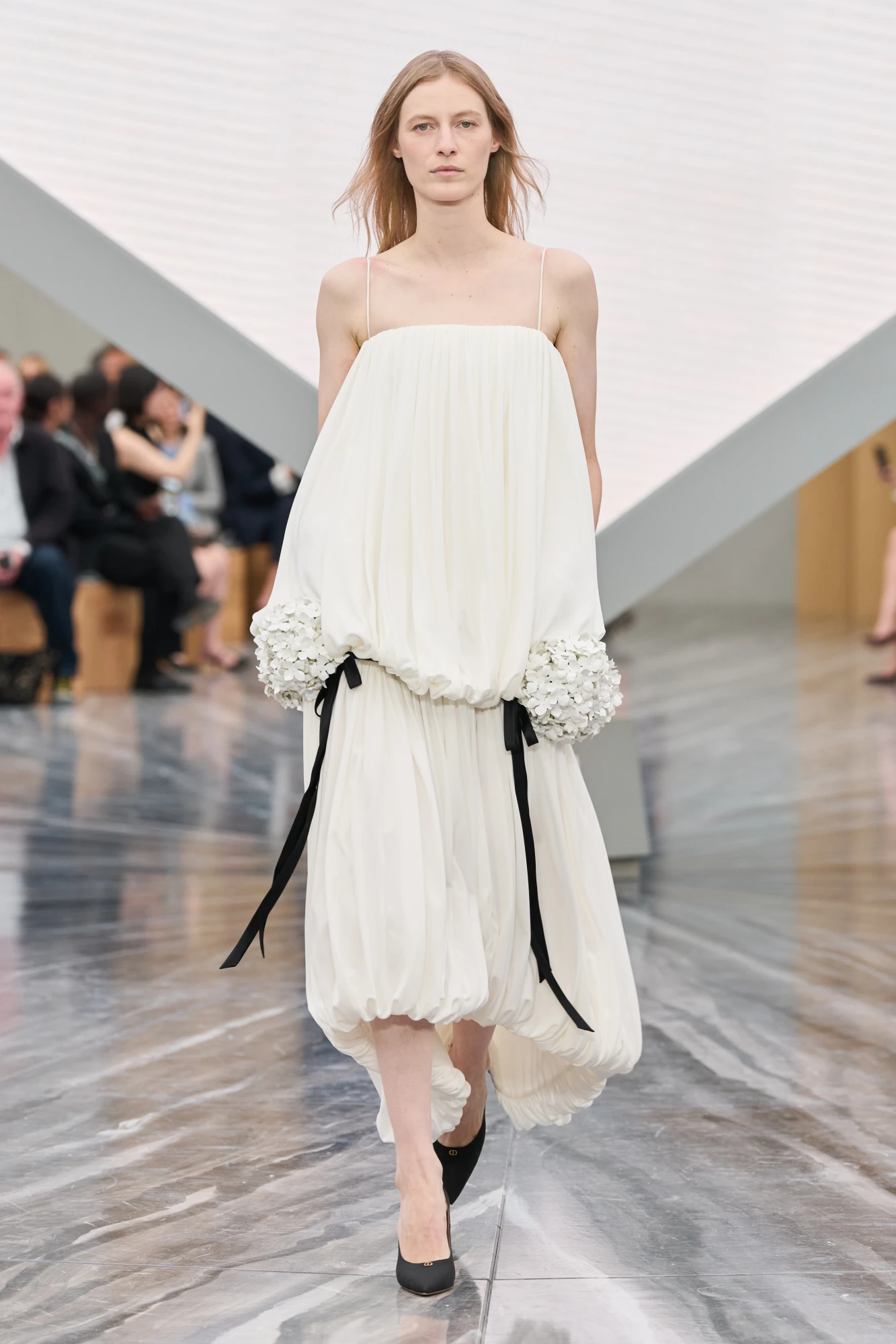 Christian Dior весна-літо — 2026: Джонатан Андерсон представив свою дебютну жіночу колекцію