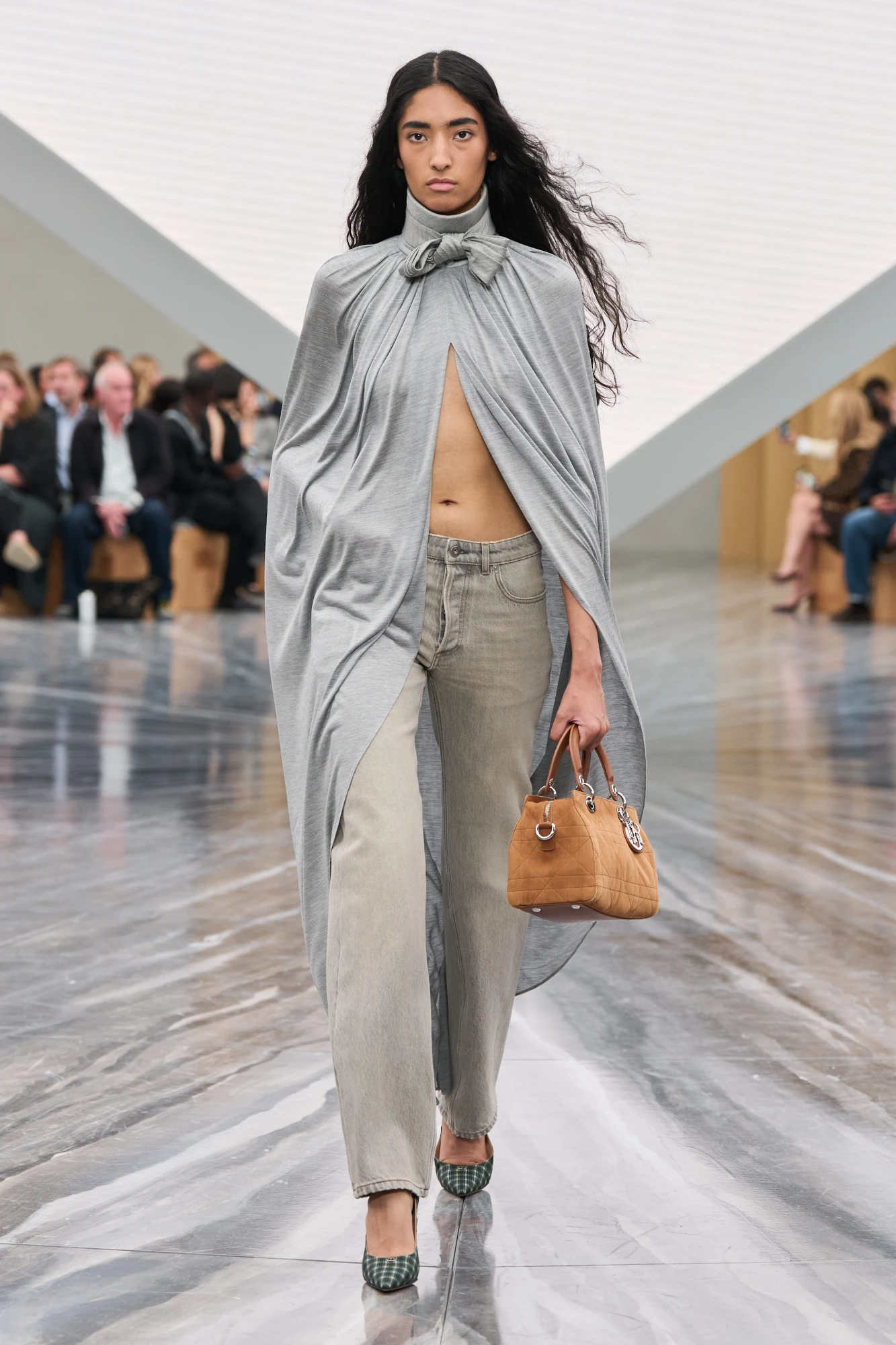 Christian Dior весна-літо — 2026: Джонатан Андерсон представив свою дебютну жіночу колекцію
