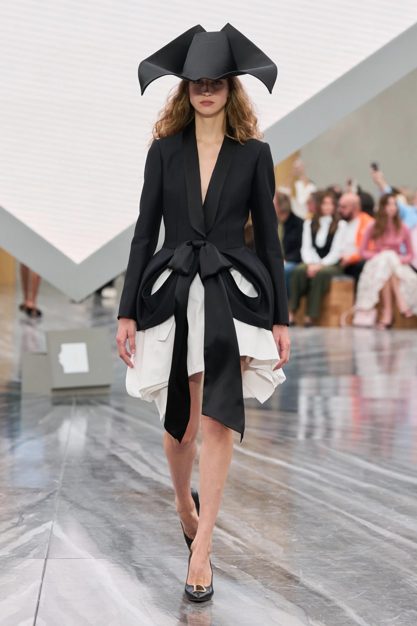Christian Dior весна-літо — 2026: Джонатан Андерсон представив свою дебютну жіночу колекцію