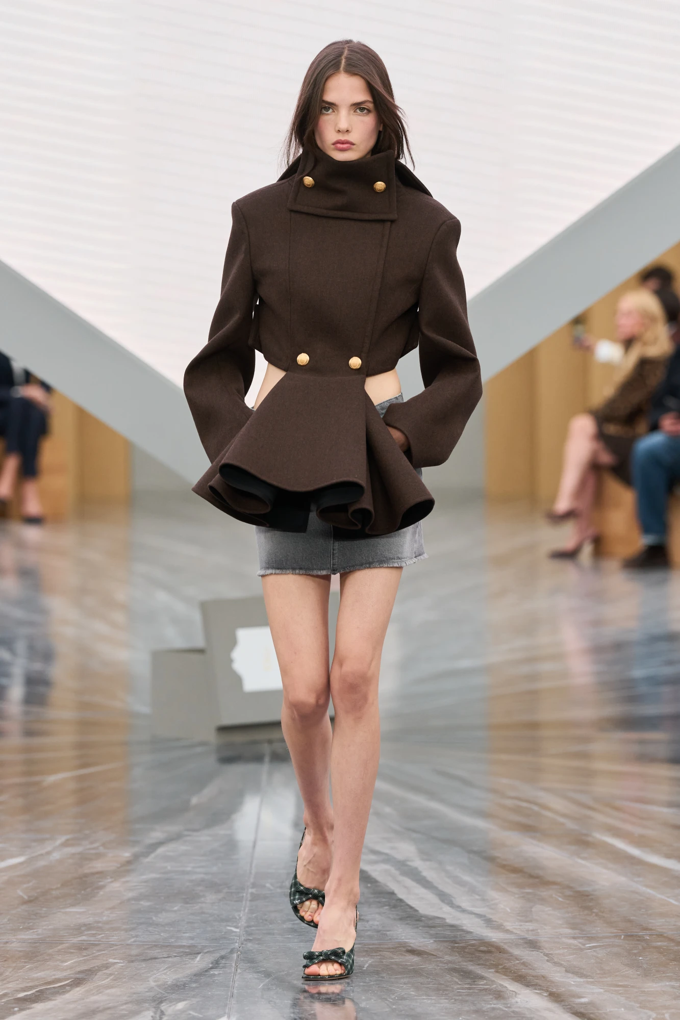 Christian Dior весна-літо — 2026: Джонатан Андерсон представив свою дебютну жіночу колекцію