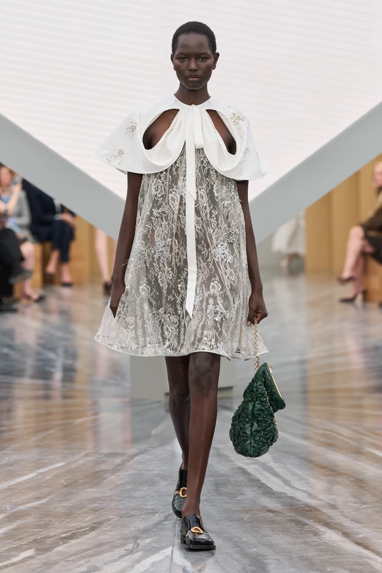 Christian Dior весна-літо — 2026: Джонатан Андерсон представив свою дебютну жіночу колекцію